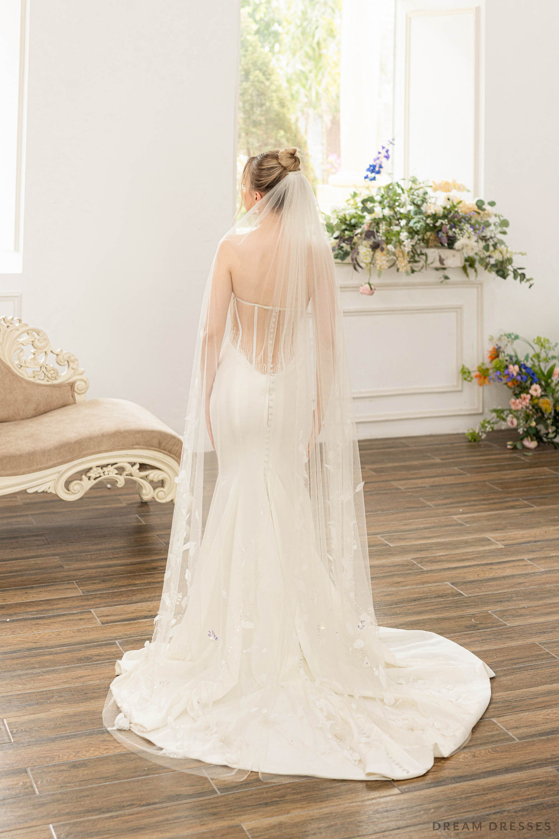 Bridal Veil with Lace and Crystals (#FANNY) - Dream Dresses by P.M.N.