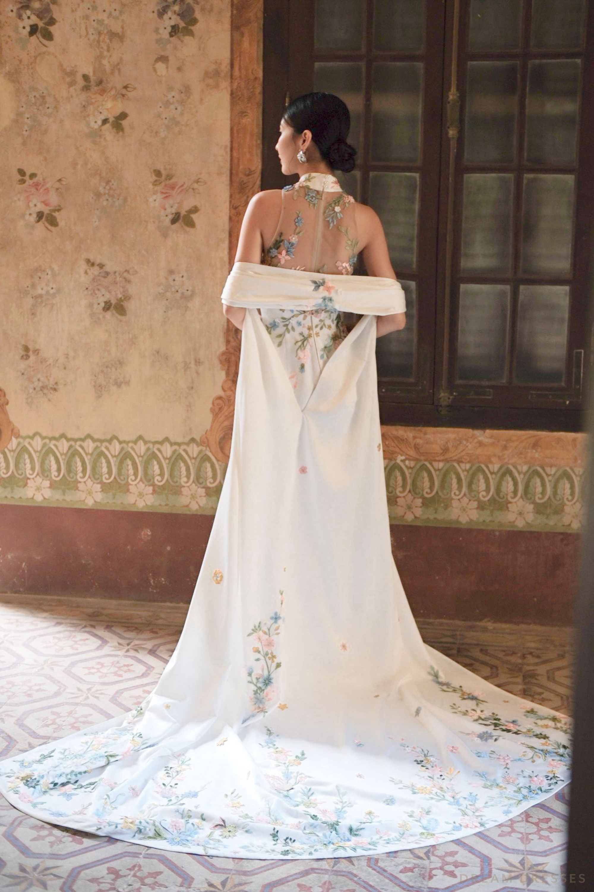 DreamDress By PMN Lisha Cheongsam Inspired Ao Dai Wedding Cape Light Ivory | Size: 10 | Chapel Length DreamDress By PMN Lisha Cheongsam Inspired Ao Dai Wedding Cape Light Ivory | Size: 10 | Chapel Length