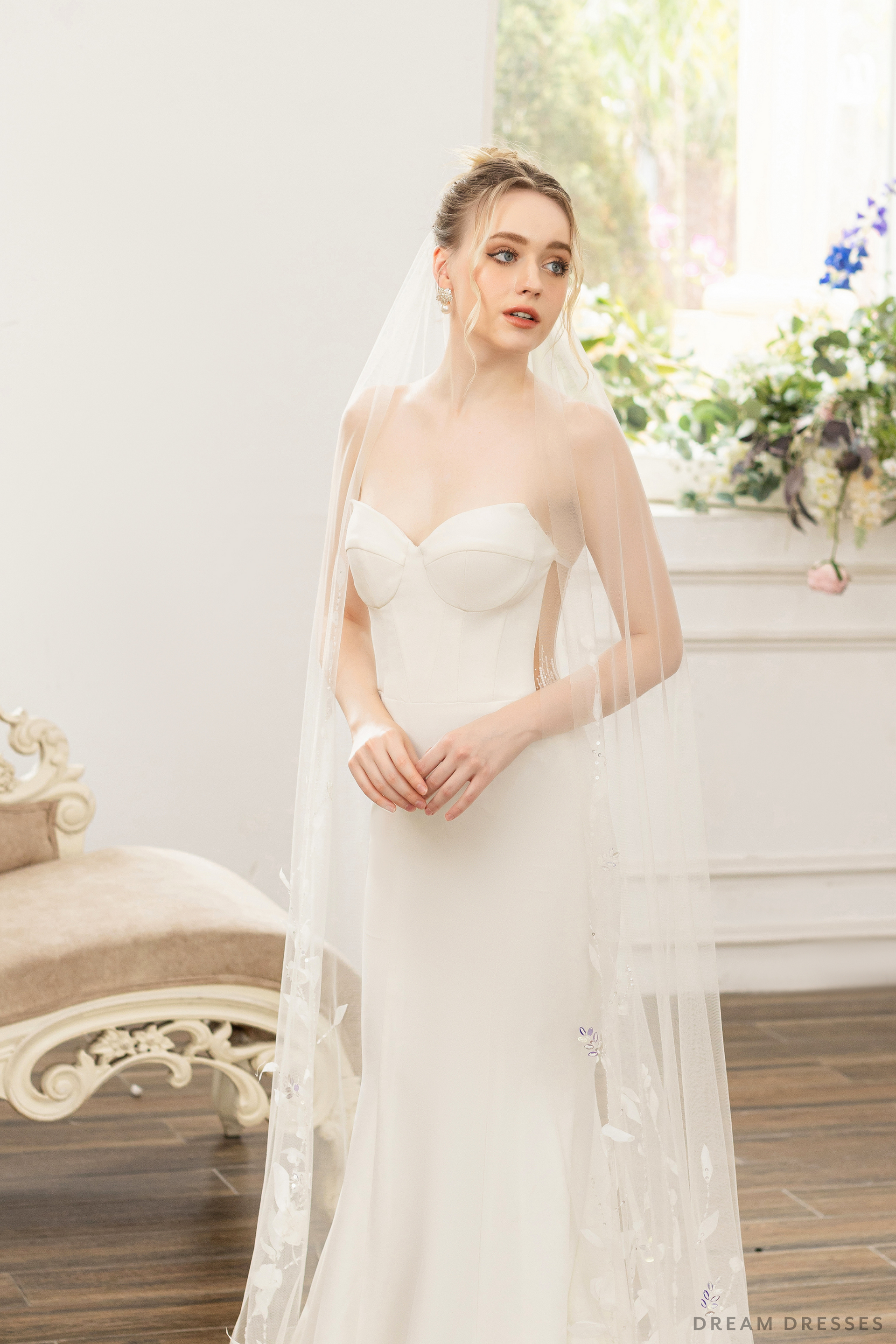 Bridal Veil with Lace and Crystals (#FANNY) - Dream Dresses by P.M.N.