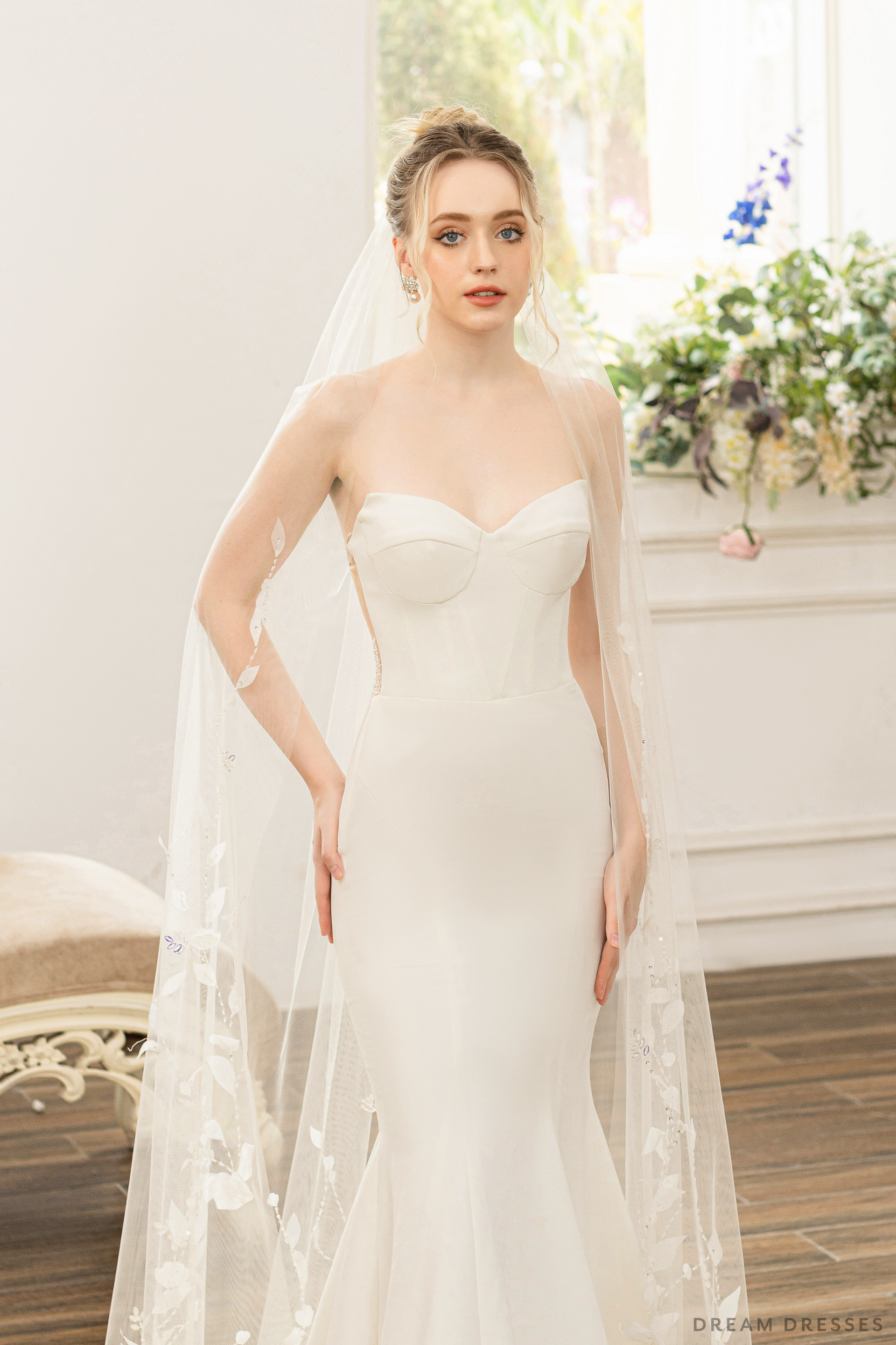 Bridal Veil with Lace and Crystals (#FANNY) - Dream Dresses by P.M.N.