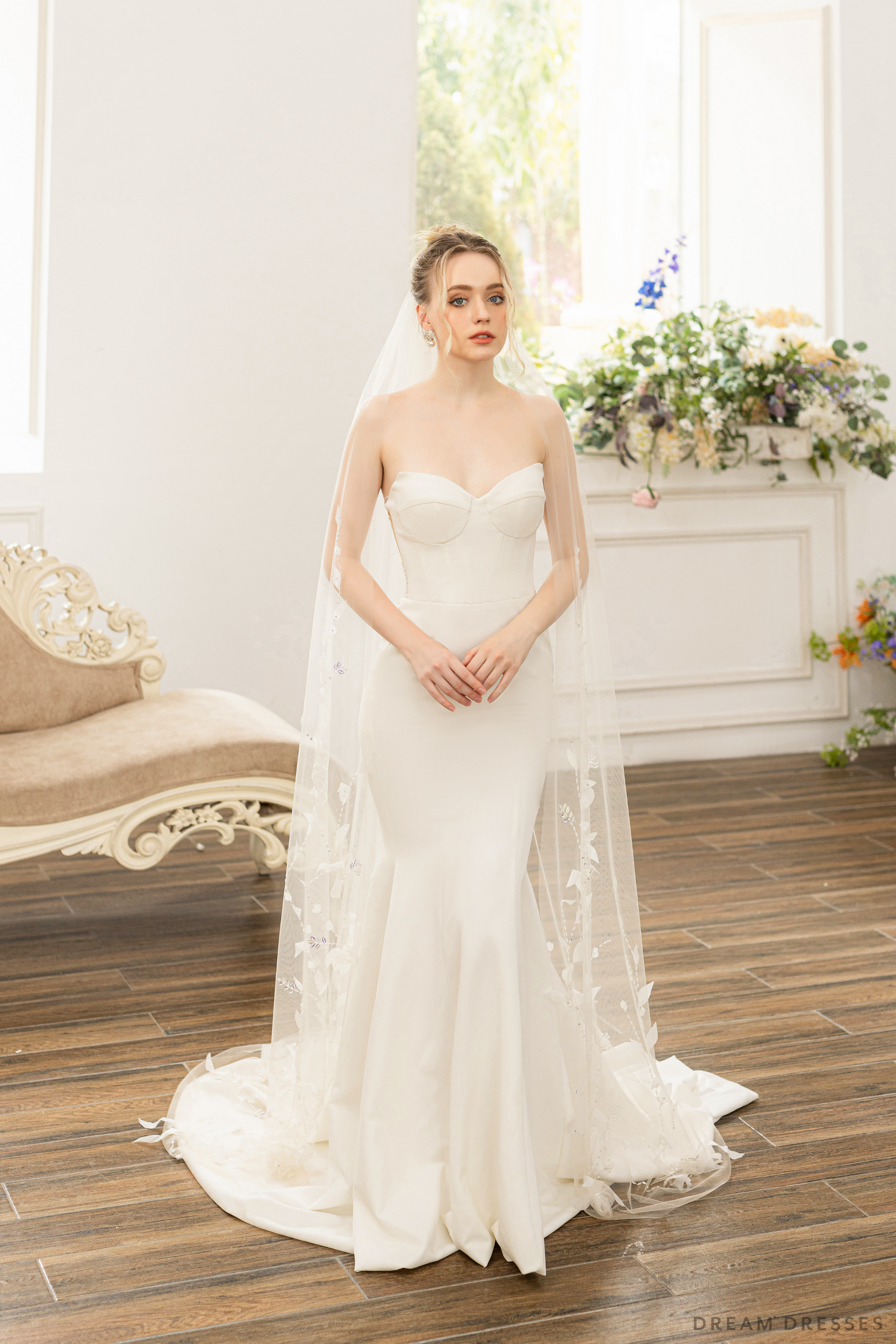 Bridal Veil with Lace and Crystals (#FANNY) - Dream Dresses by P.M.N.
