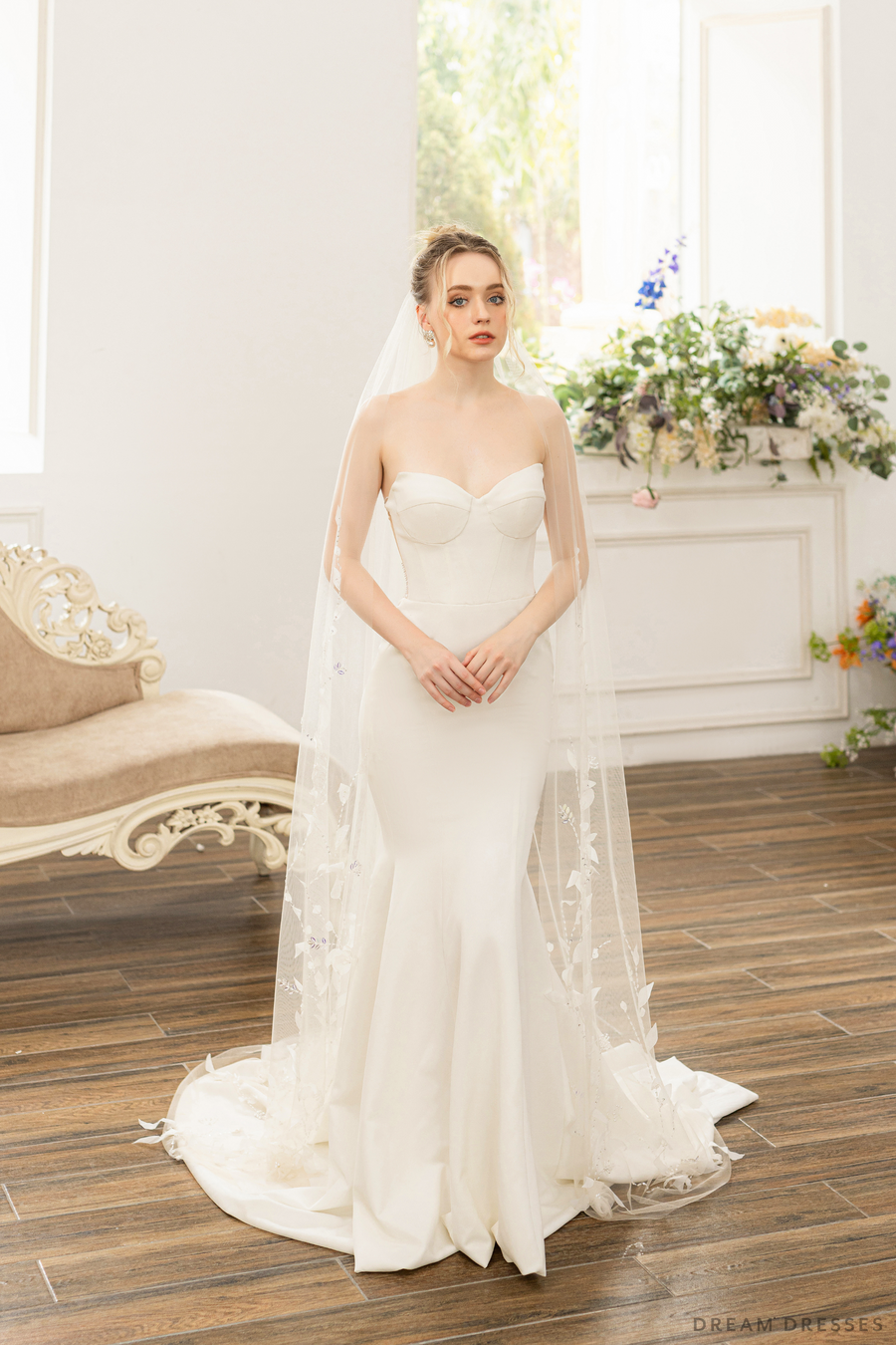 Bridal Veil with Lace and Crystals (#FANNY) - Dream Dresses by P.M.N.