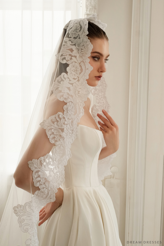 Mantilla Lace Veil (#KASSIDY) - Dream Dresses by P.M.N.