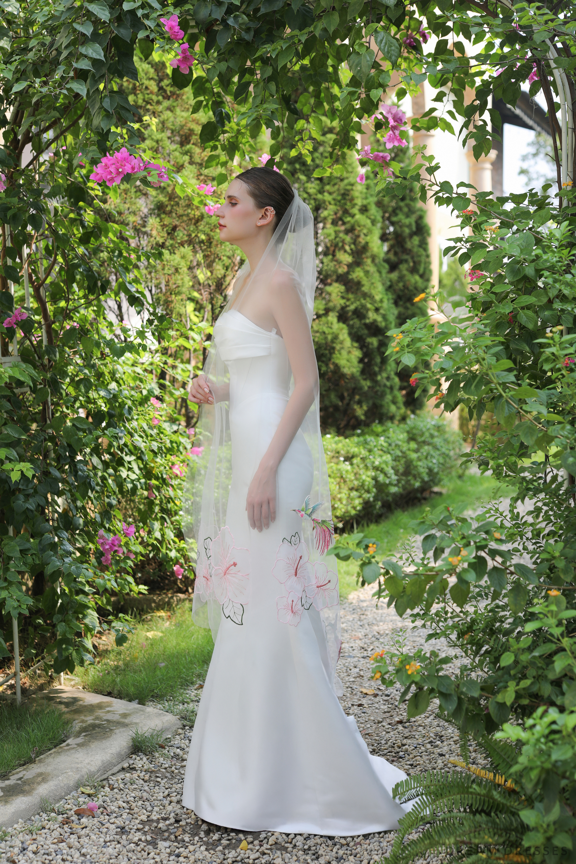 Single Tier Veil with Floral Lace (#ANJA) - Dream Dresses by P.M.N.