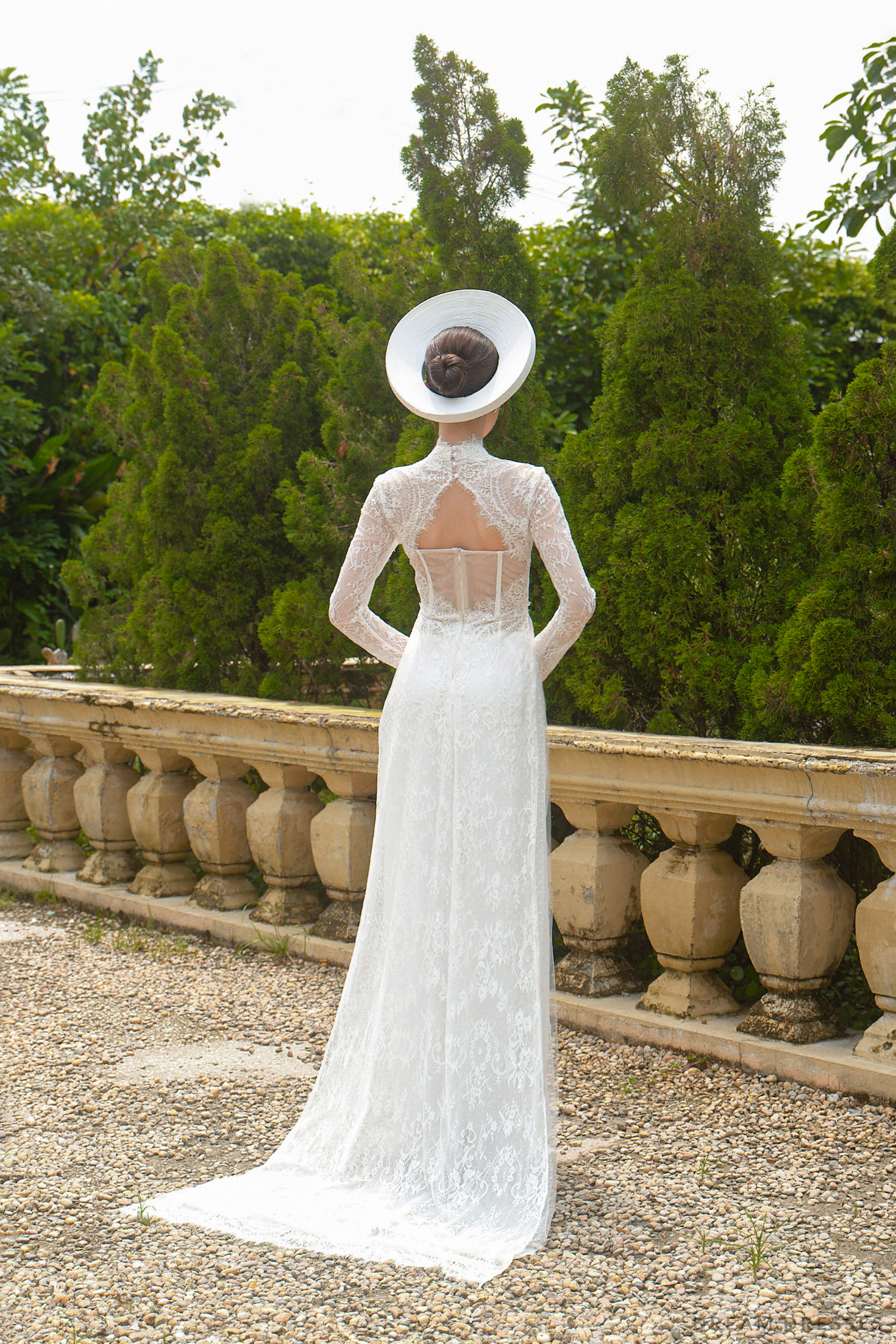 White Bridal Ao Dai | Modern Vietnamese Bridal Dress with French Lace (#YUELIN)