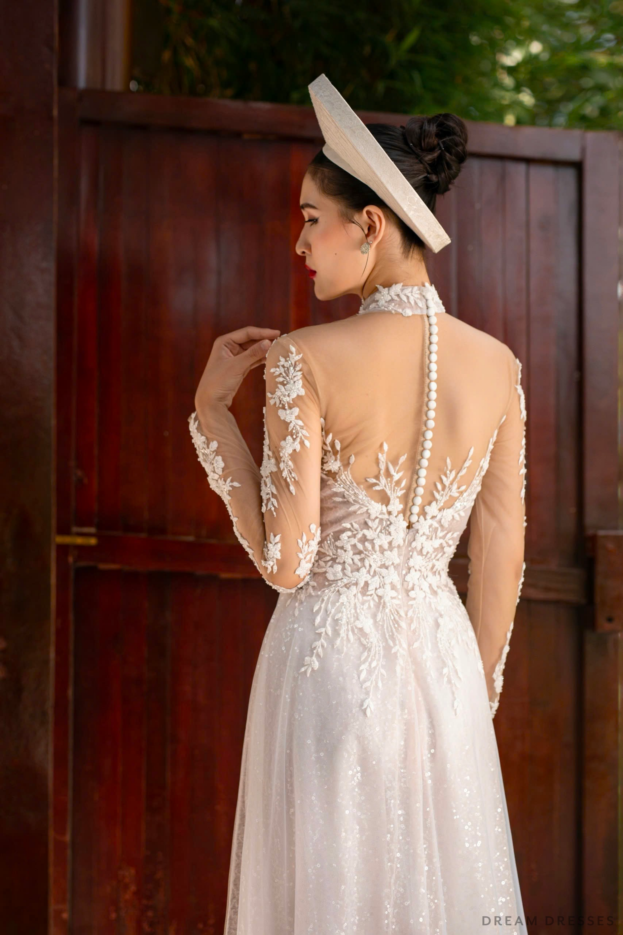 White Bridal o Di Vietnamese Modern Wedding Dress by Majorii White Bridal o Di Vietnamese Modern Wedding Dress by Majorii