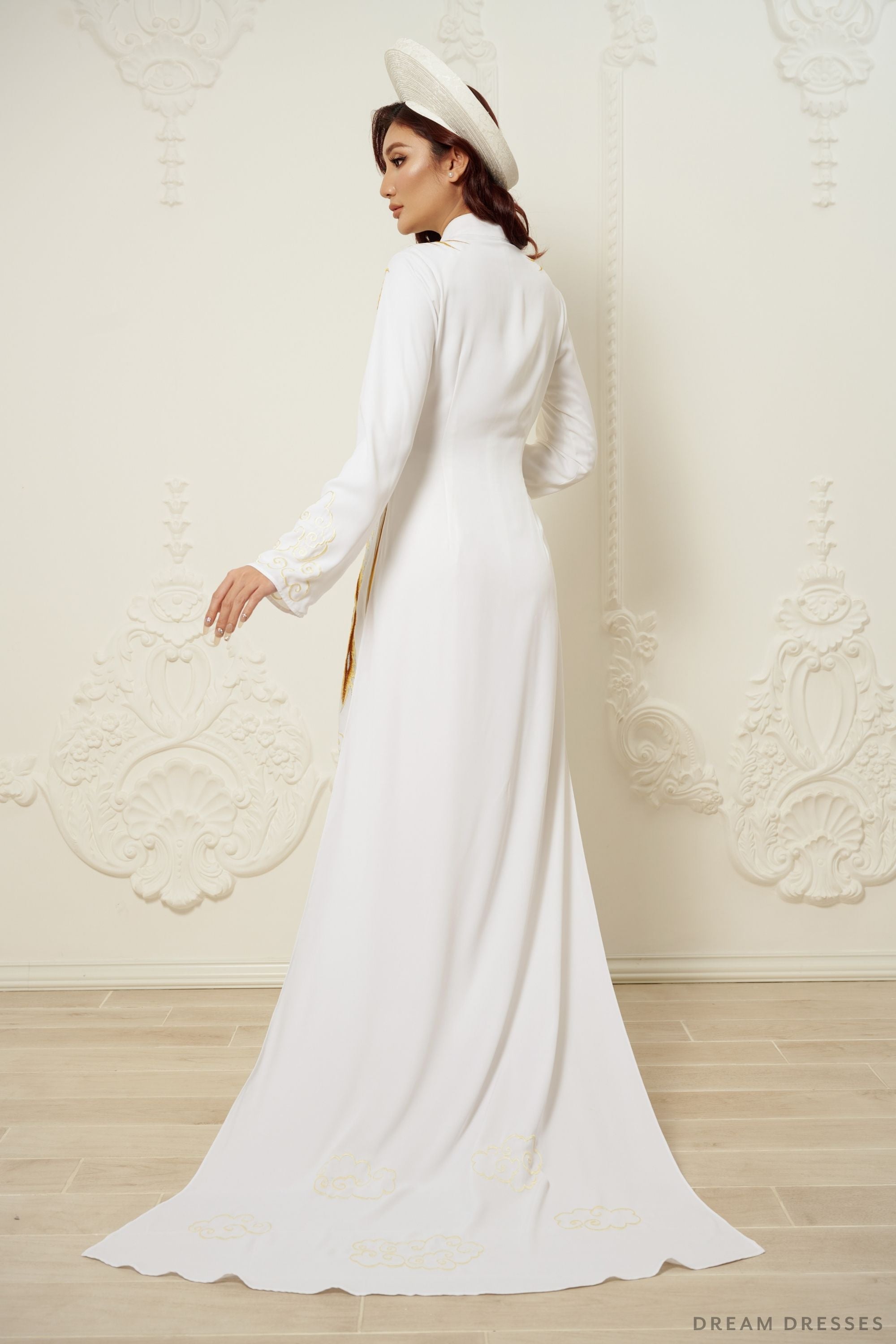 DreamDress By PMN Lishah Ao Dai Inspired Silk Overcoat Wedding Cape Phoenix Embroidery Chapel Slightly Bell Sleeves | Size: 2 DreamDress By PMN Lishah Ao Dai Inspired Silk Overcoat Wedding Cape Phoenix Embroidery Chapel Slightly Bell Sleeves | Size: 2