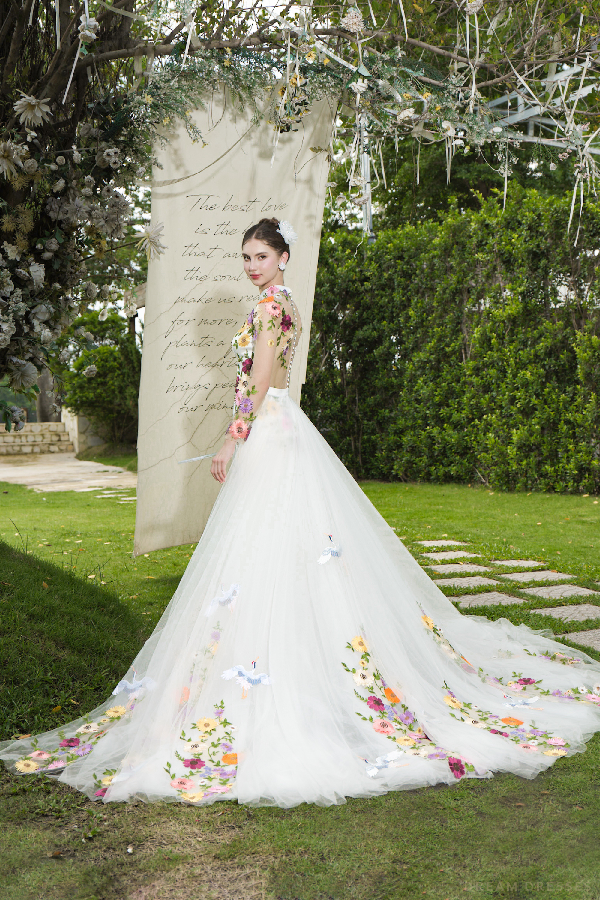 White Floral Embroidered Ao Dai | Vietnamese Modern Bridal Dress (#SAIKA)