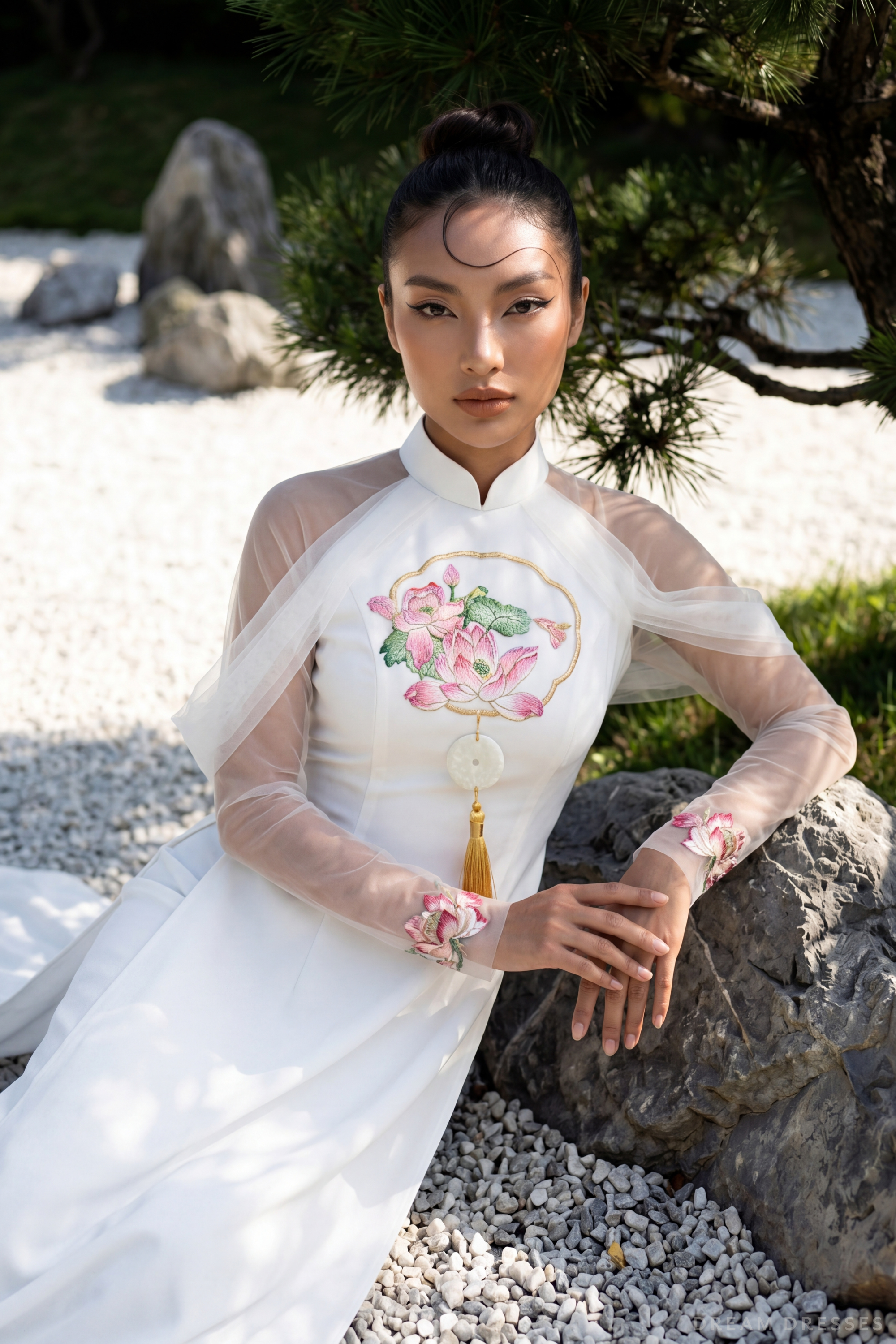 White Bridal Embroidery Ao Dai | Modern Vietnamese Bridal Dress (#REGINYA)