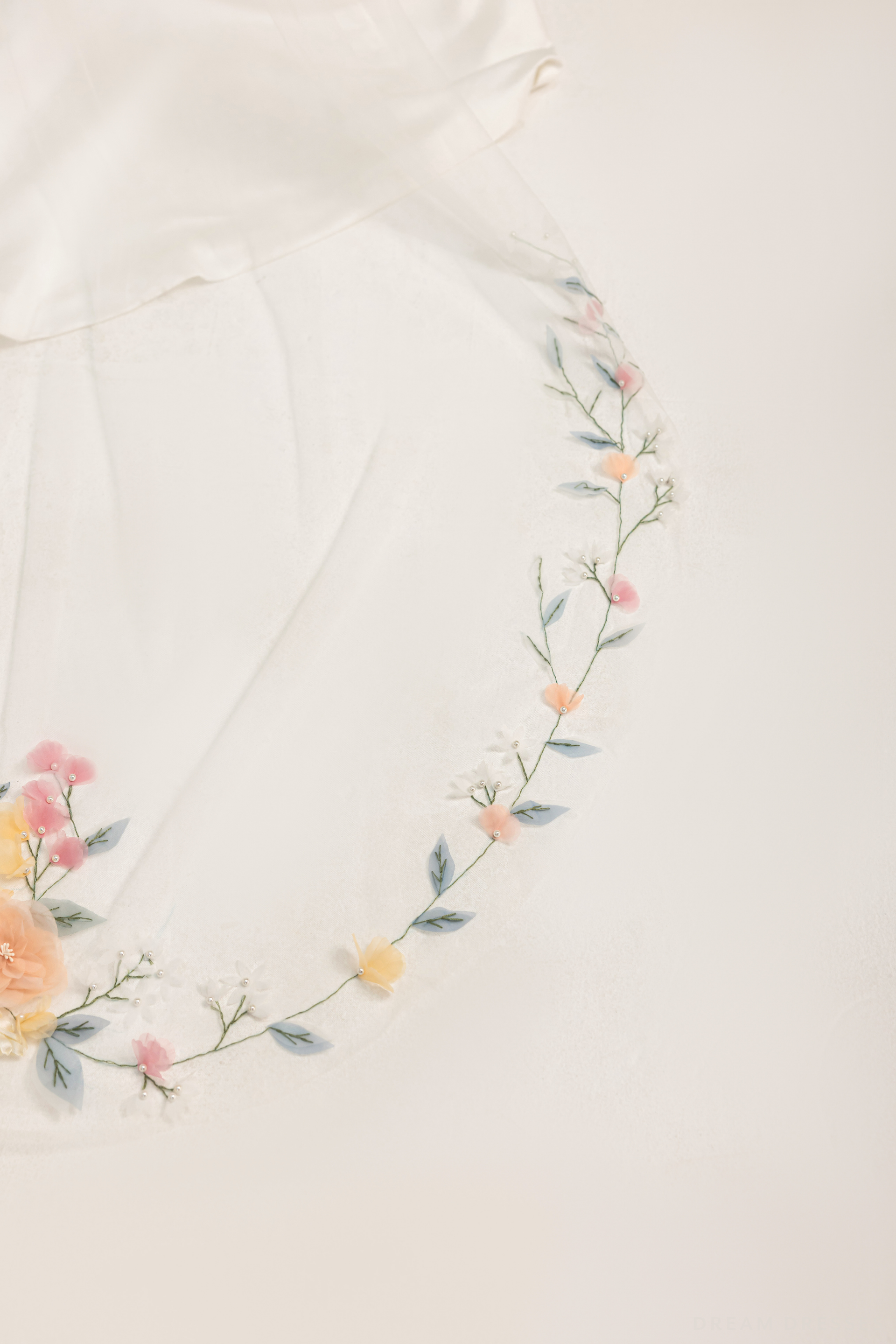 Single Tier 3D Flowers Wedding Veil (#KINSEY) - Dream Dresses by P.M.N.