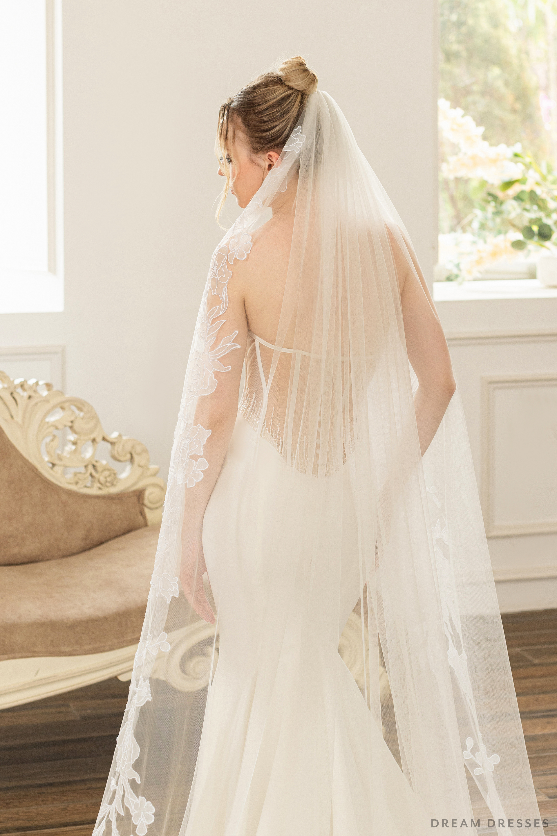 One Layer Bridal Veil with Floral Lace (#LAURENCE) - Dream Dresses by P.M.N.