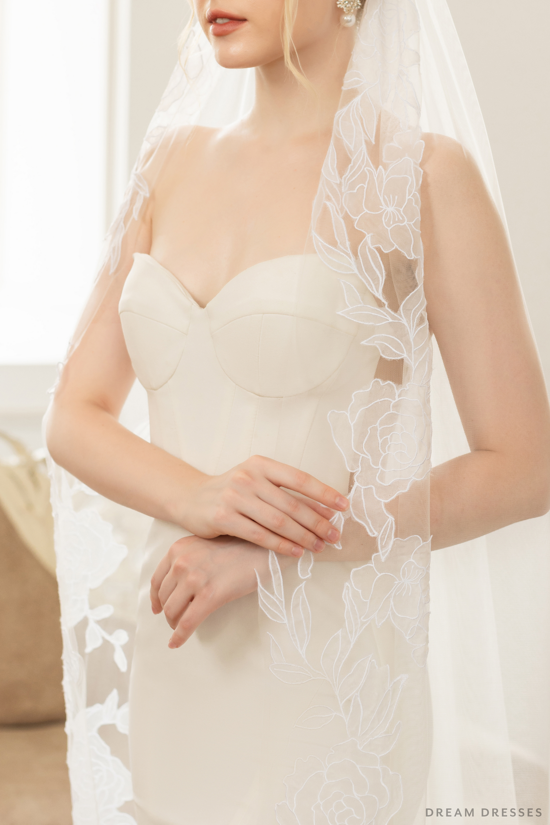 One Layer Bridal Veil with Floral Lace (#LAURENCE) - Dream Dresses by P.M.N.