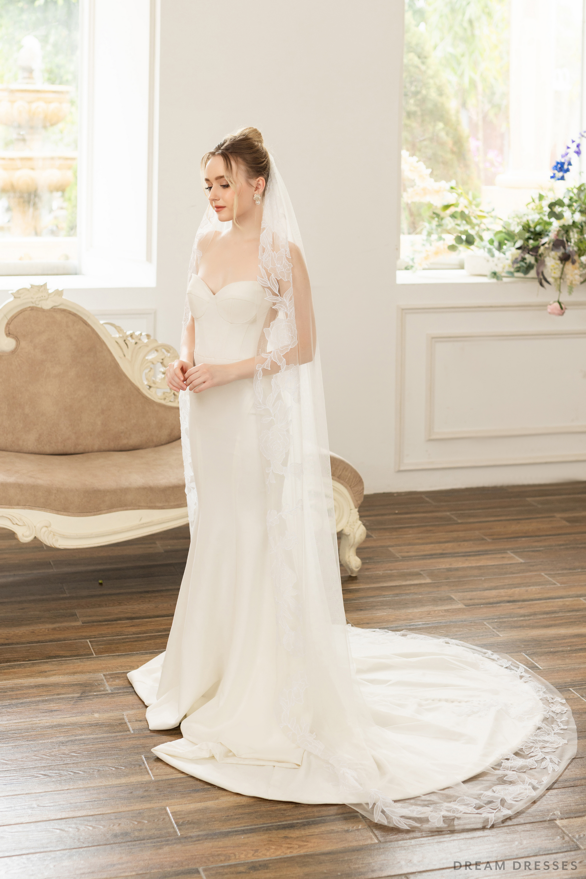 One Layer Bridal Veil with Floral Lace (#LAURENCE) - Dream Dresses by P.M.N.