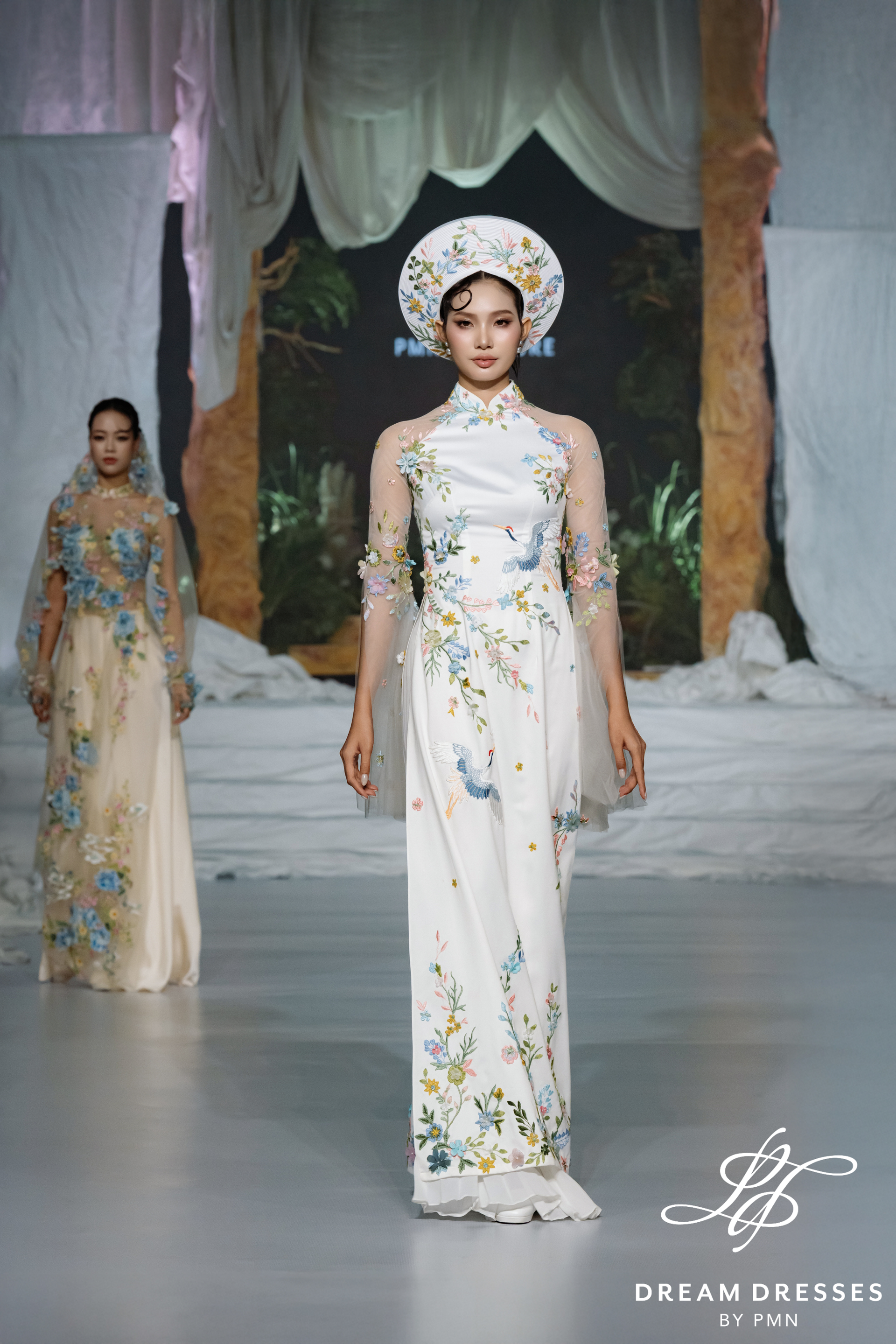 White Bridal Ao Dai with Colorful Embroidery (#XUAN)