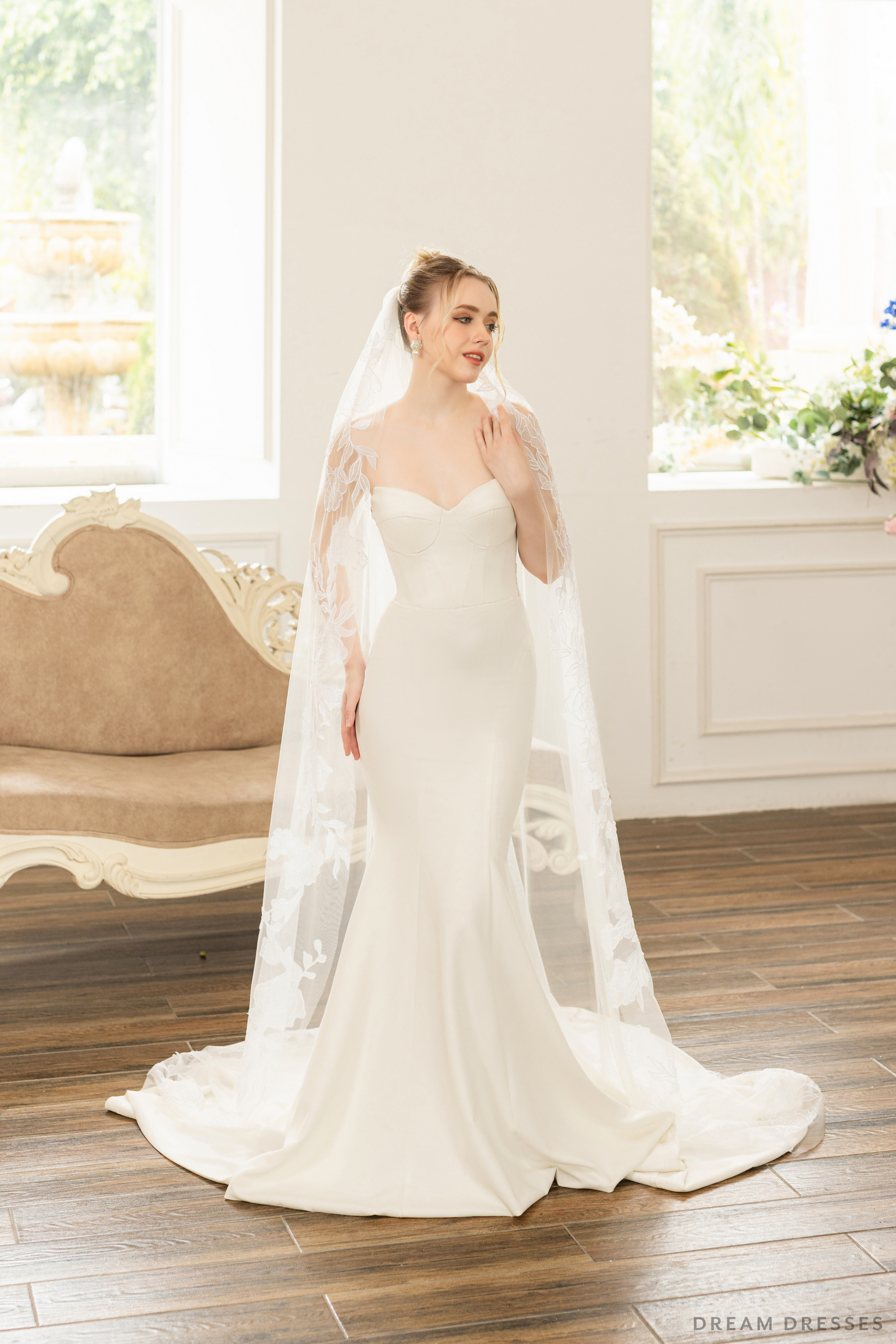 One Layer Bridal Veil with Floral Lace (#LAURENCE) - Dream Dresses by P.M.N.