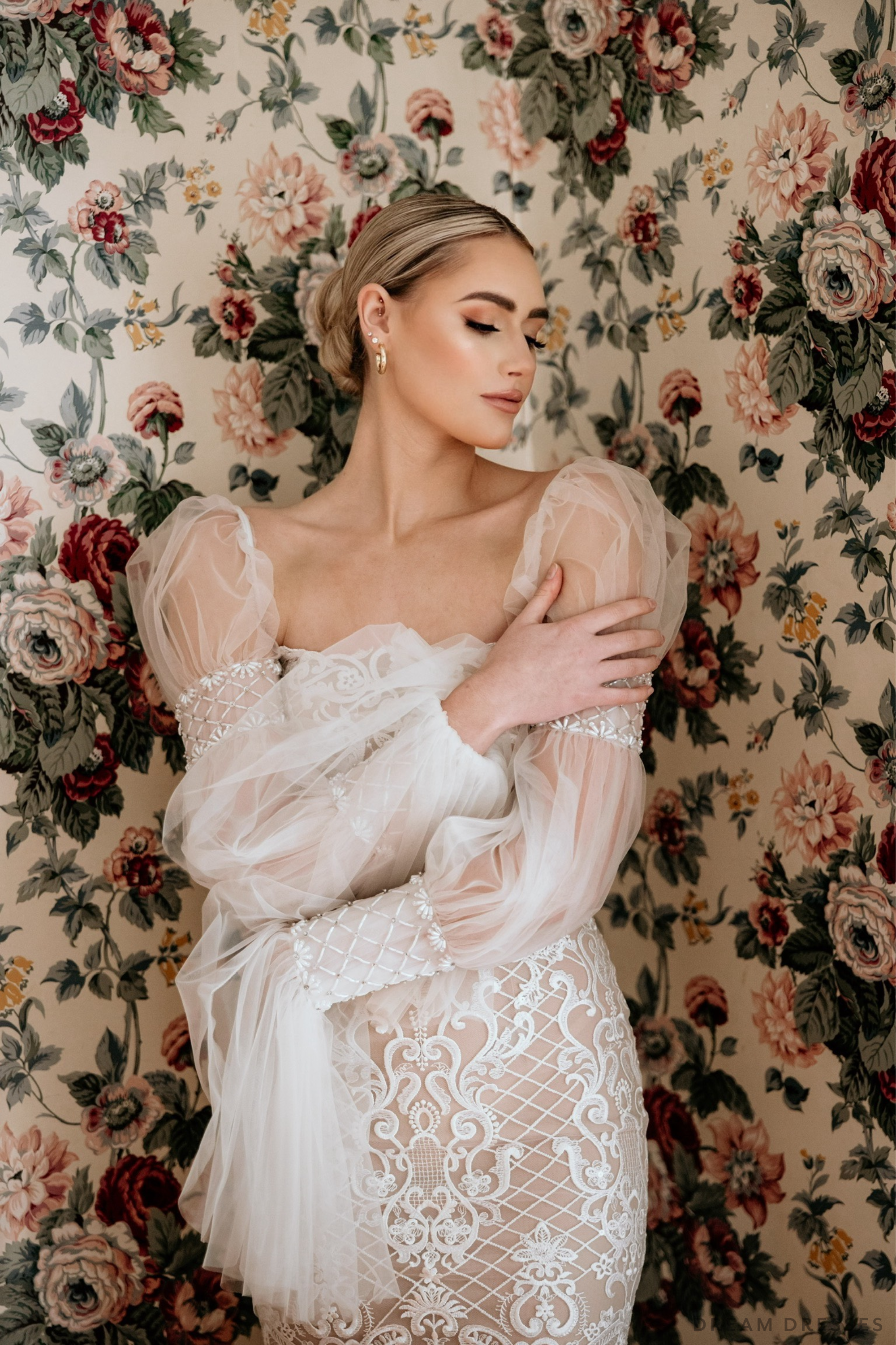 DreamDress By PMN Adelina Boho Wedding Cape Ruffles Loose Fitting Long Sleeves Soft Tulle | Size: 16 DreamDress By PMN Adelina Boho Wedding Cape Ruffles Loose Fitting Long Sleeves Soft Tulle | Size: 16