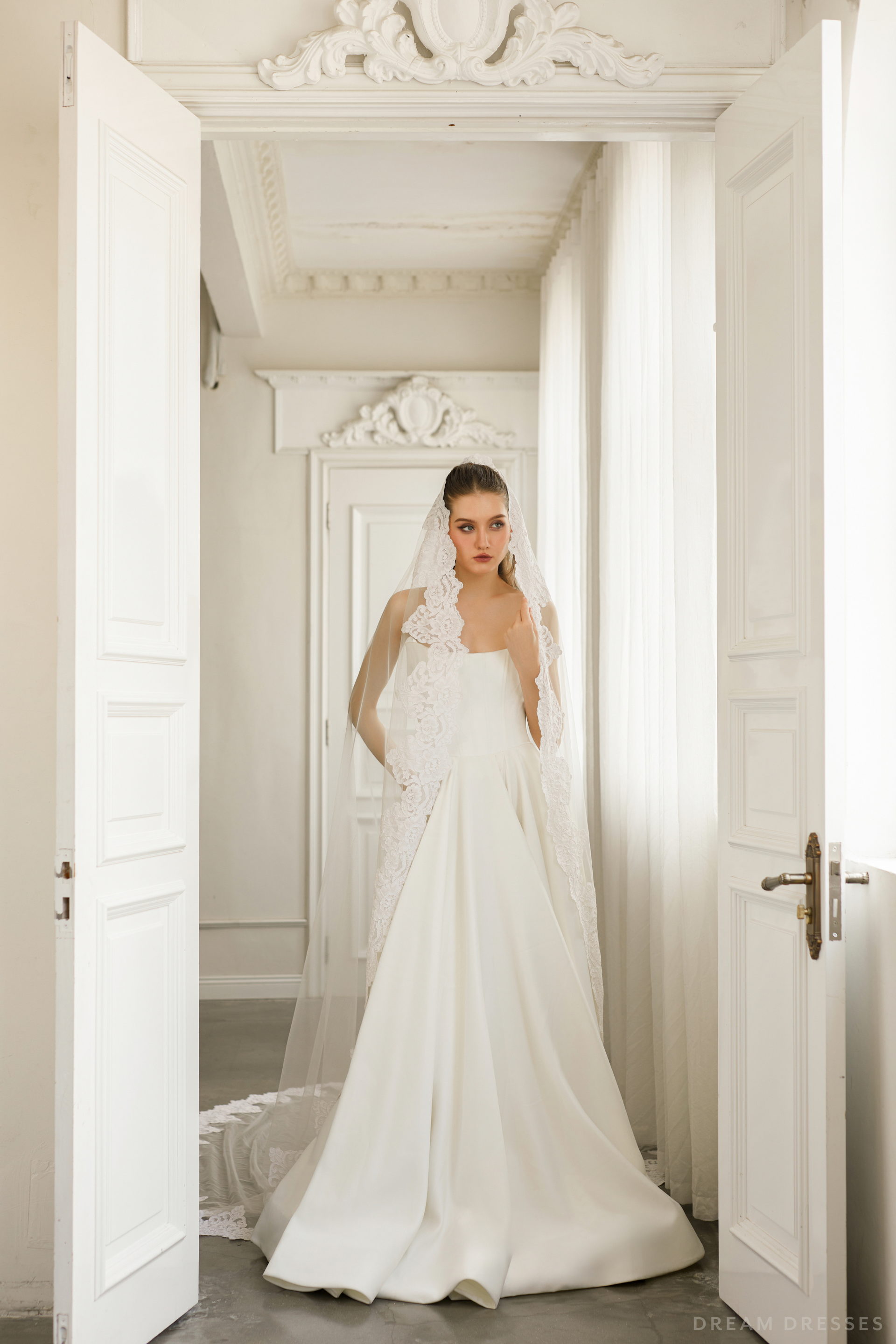 Mantilla Lace Veil (#KASSIDY) - Dream Dresses by P.M.N.