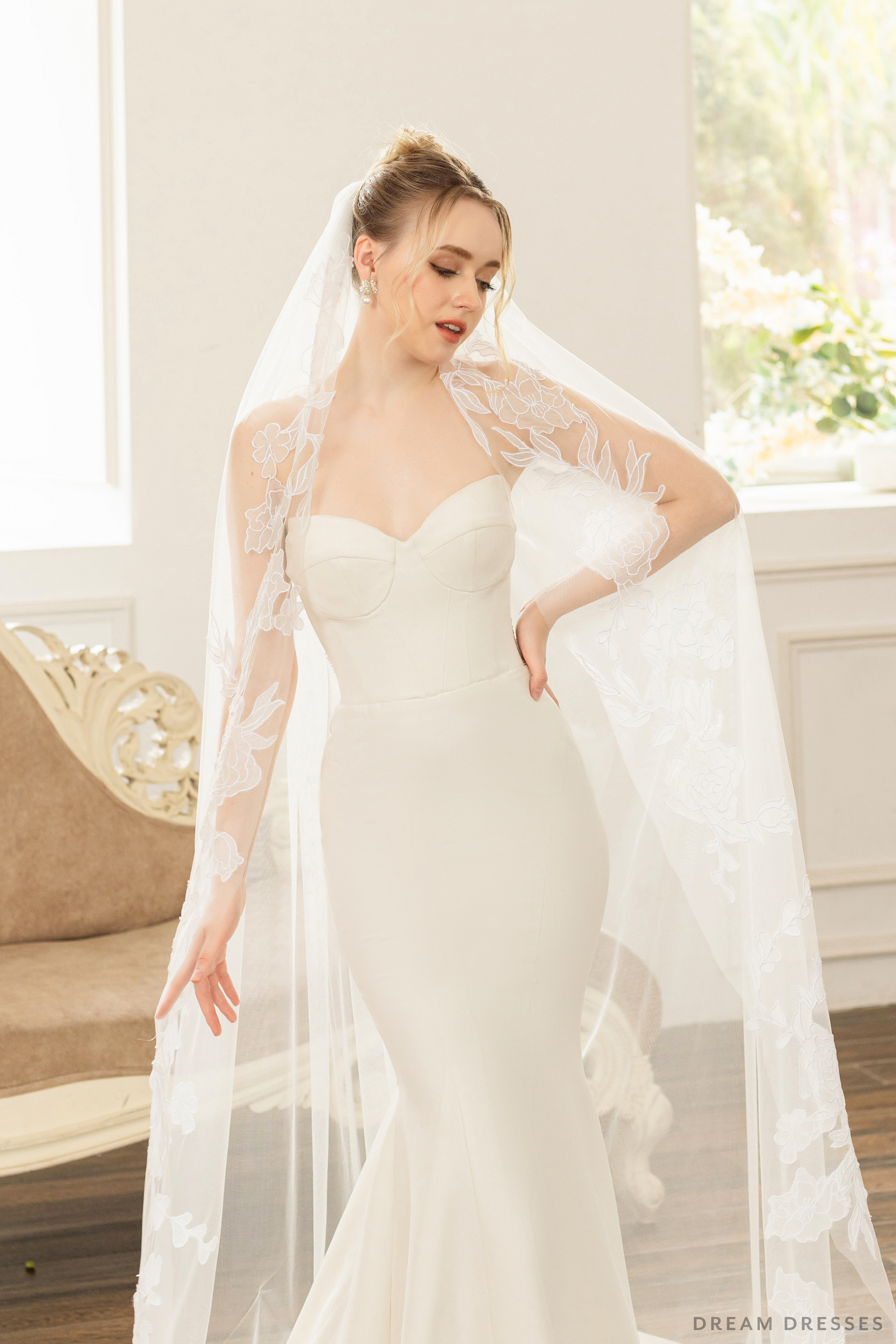 One Layer Bridal Veil with Floral Lace (#LAURENCE) - Dream Dresses by P.M.N.