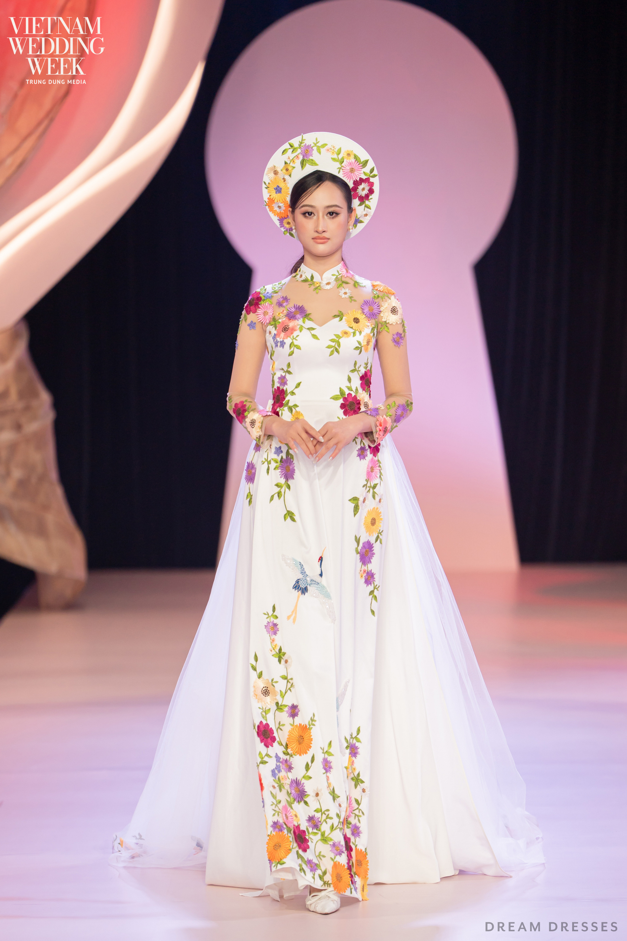 White Floral Embroidered Ao Dai | Vietnamese Modern Bridal Dress (#SAIKA)