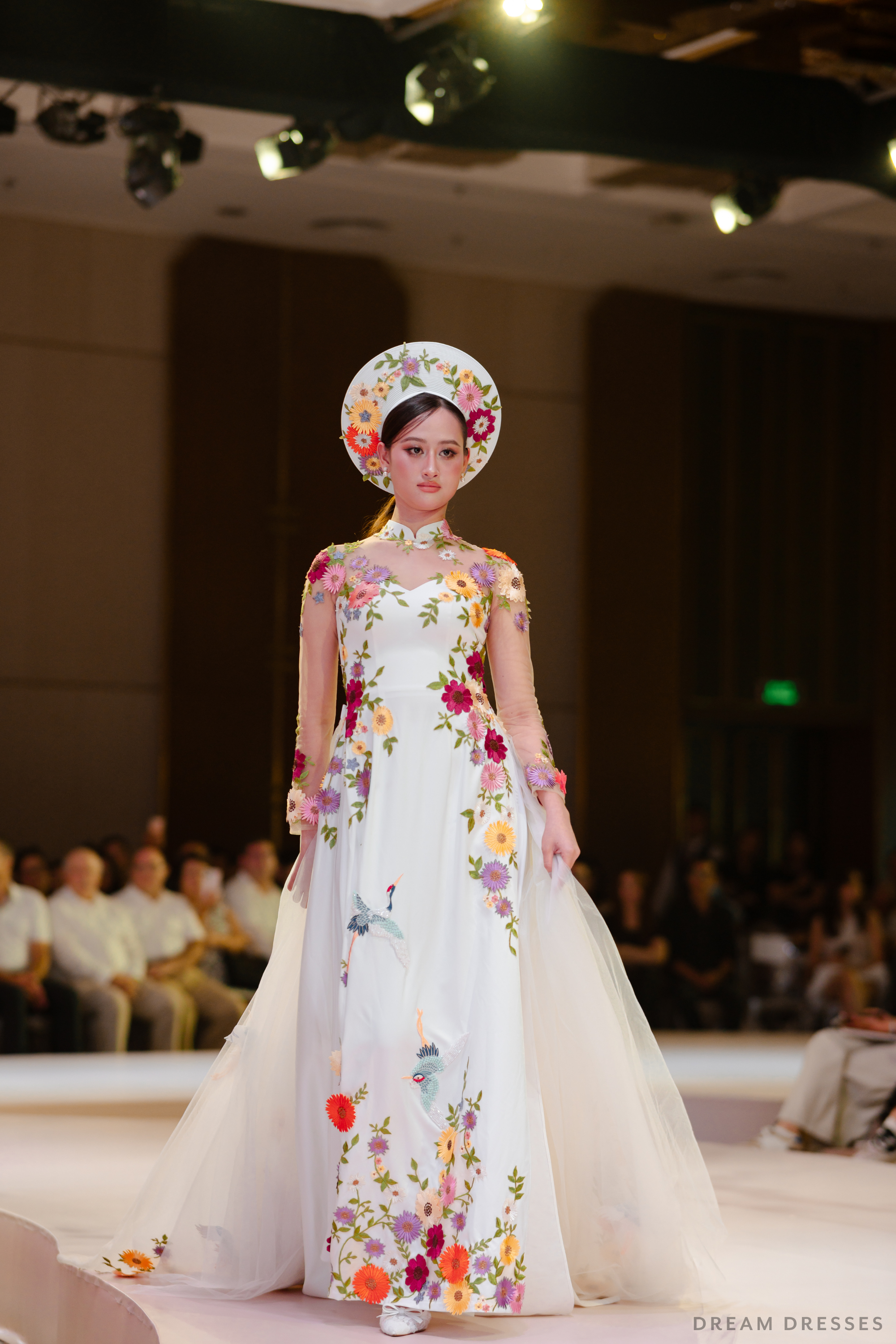 White Floral Embroidered Ao Dai | Vietnamese Modern Bridal Dress (#SAIKA)