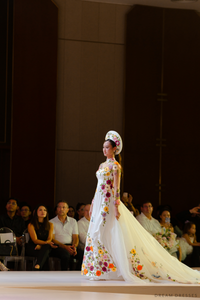 White Floral Embroidered Ao Dai | Vietnamese Modern Bridal Dress (#SAIKA) - Dream Dresses by P.M.N.