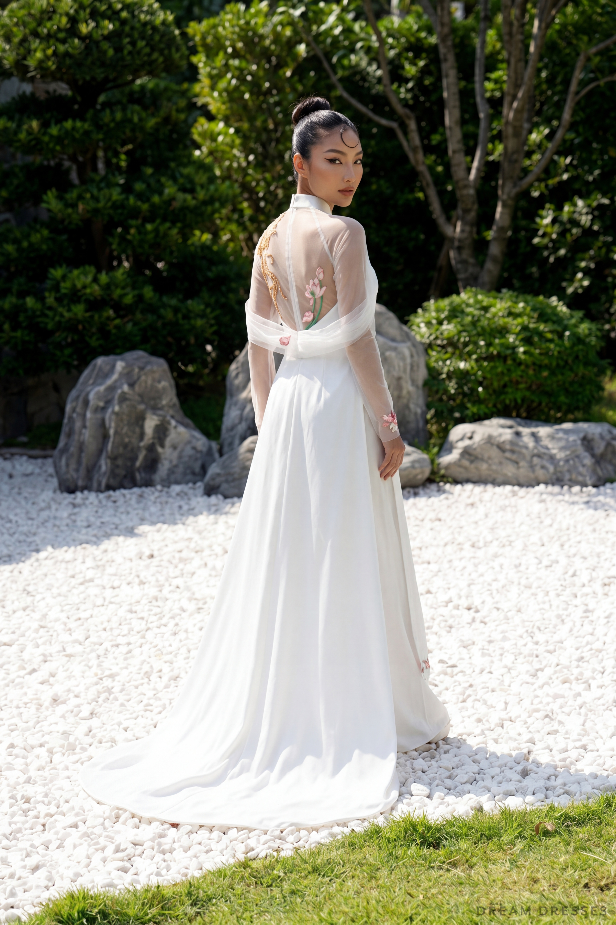 White Bridal Embroidery Ao Dai | Modern Vietnamese Bridal Dress (#REGINYA)