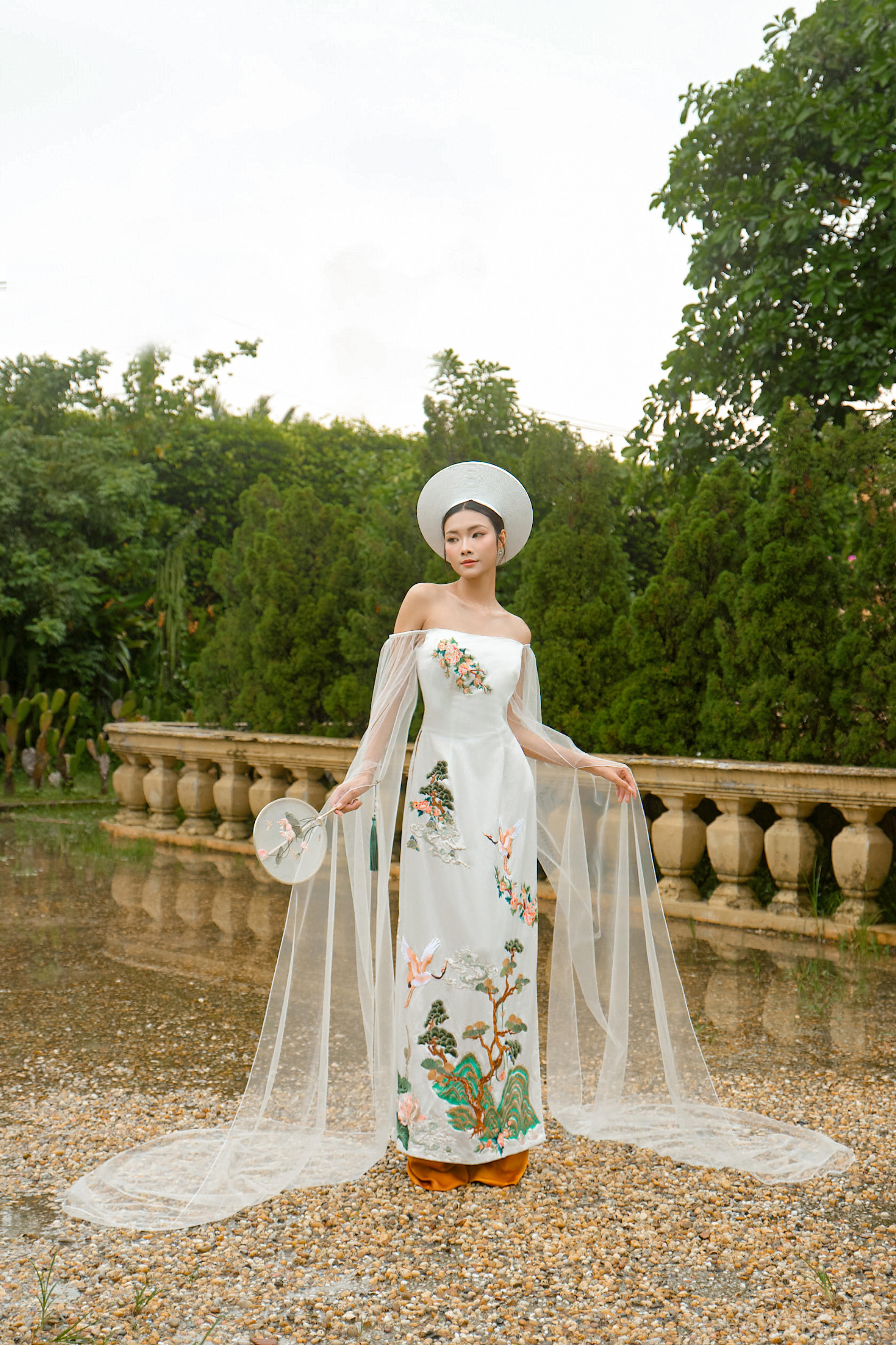 White Bridal Embroidery Ao Dai | Modern Vietnamese Bridal Dress (#ROYALINA)