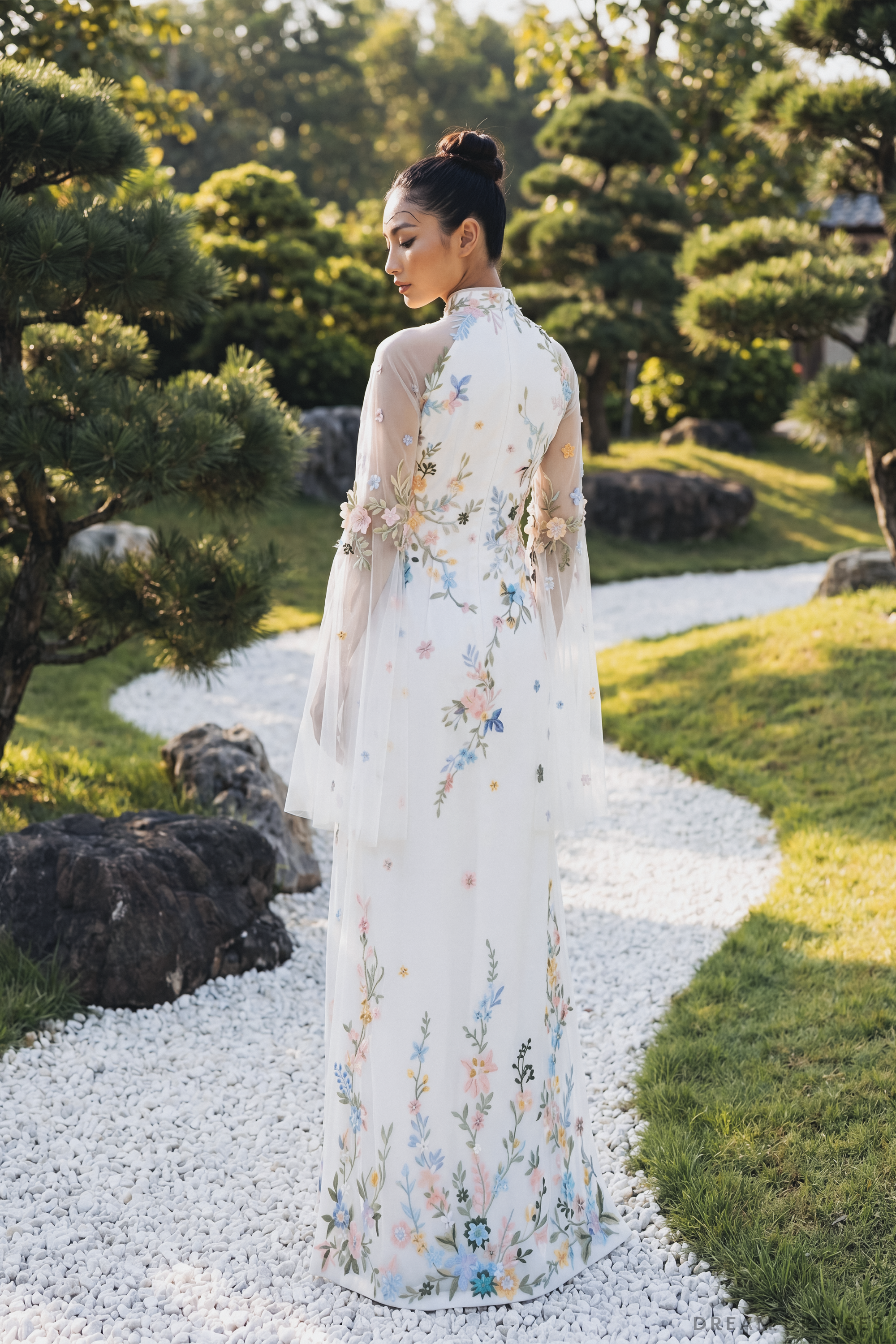 White Bridal Ao Dai with Colorful Embroidery (#XUAN)