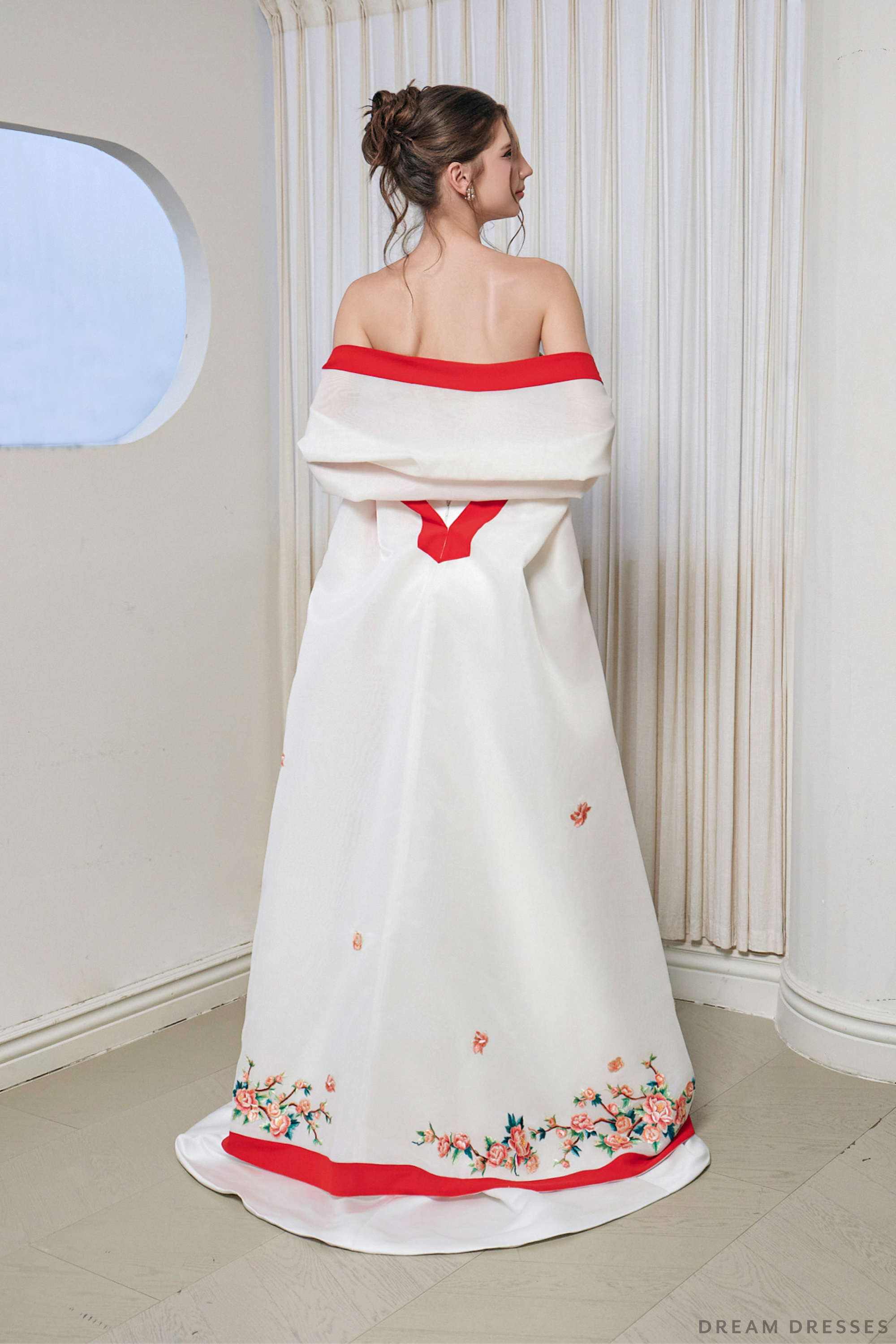 Cheongsam-Inspired Ao Dai Detachable Cape | Vietnamese Bridal Dress (#LUNARA)