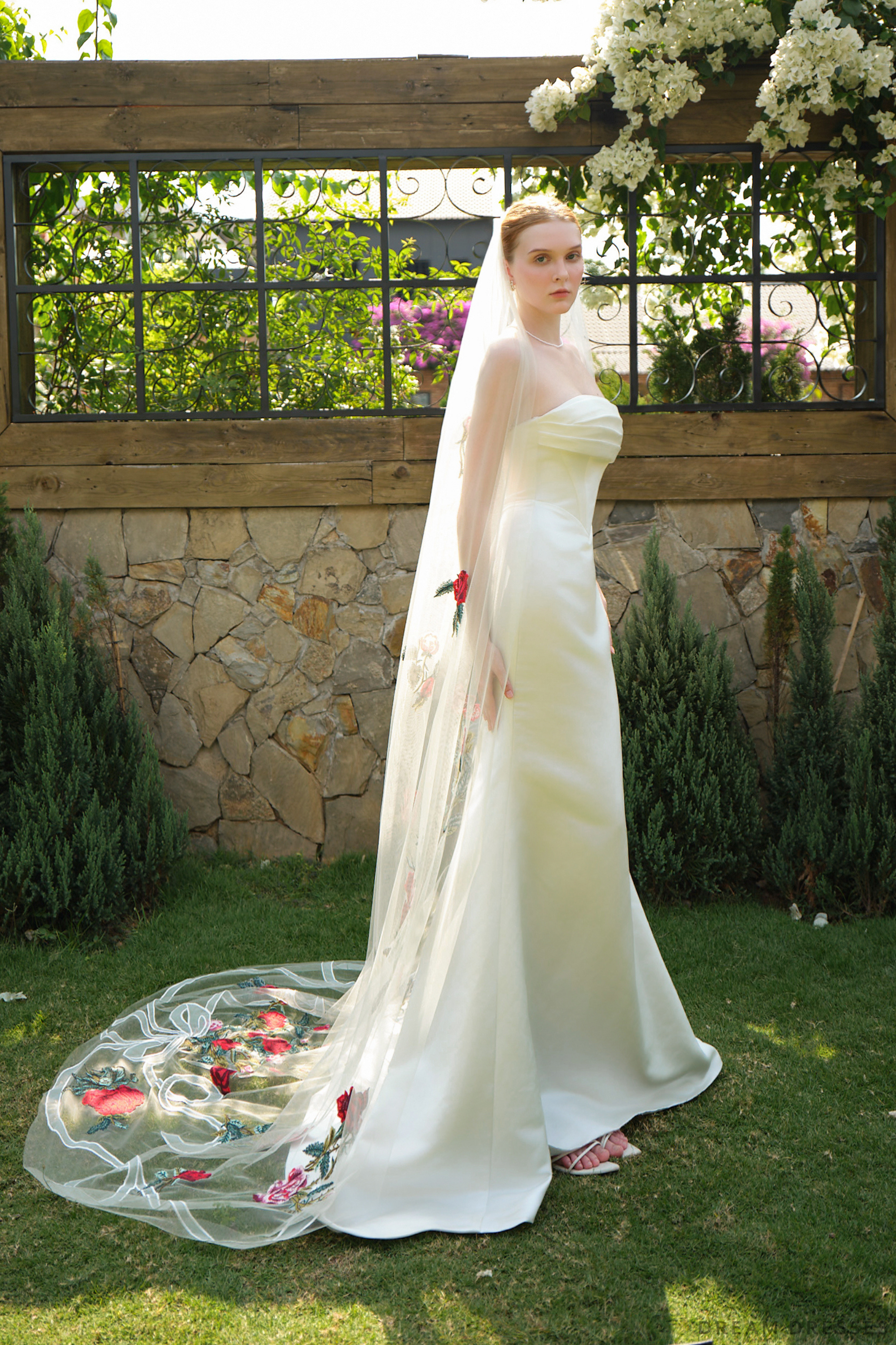 Romantic Red Rose Embroidered Veil (#JENNY) - Dream Dresses by P.M.N.