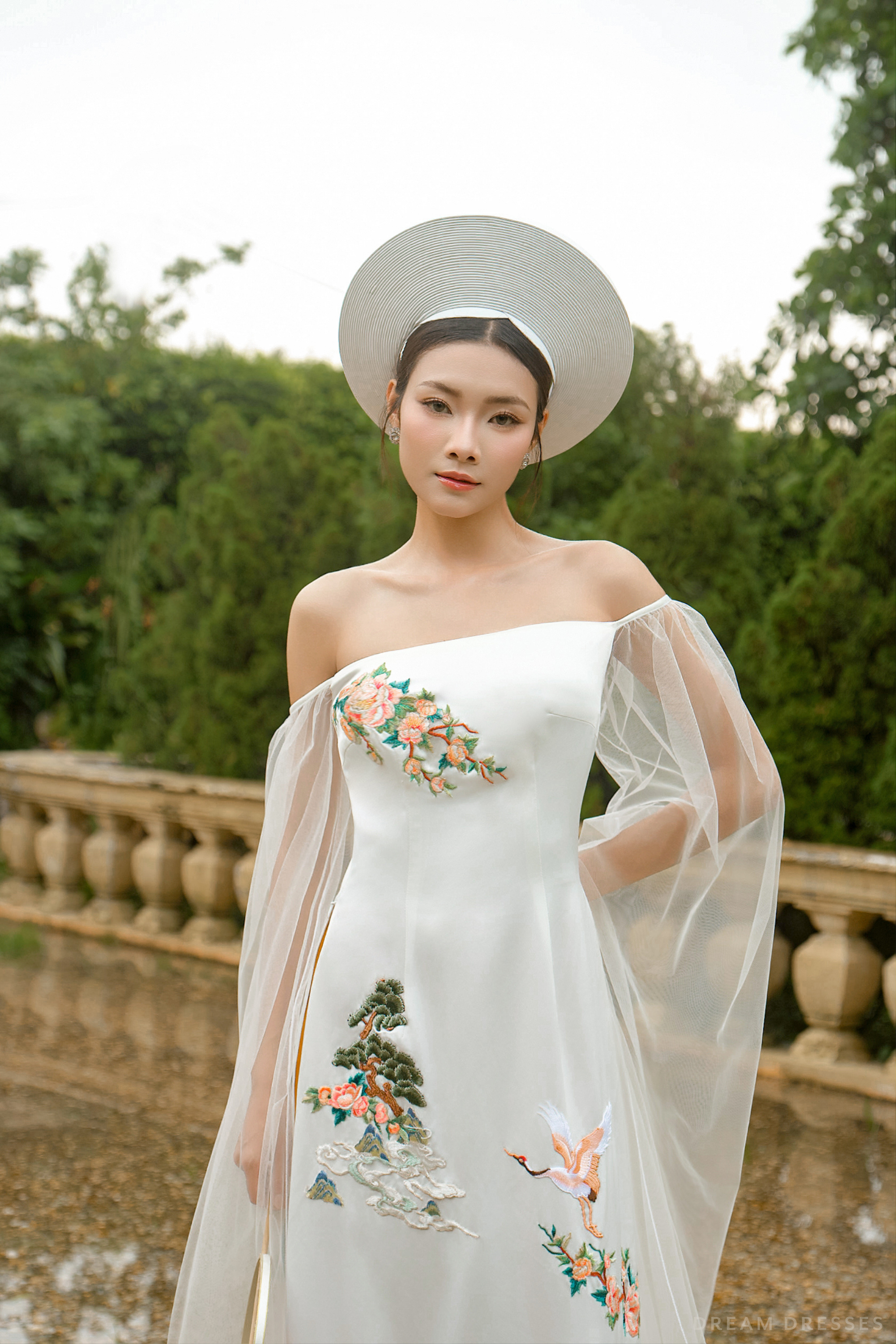 White Bridal Embroidery Ao Dai | Modern Vietnamese Bridal Dress (#ROYALINA)