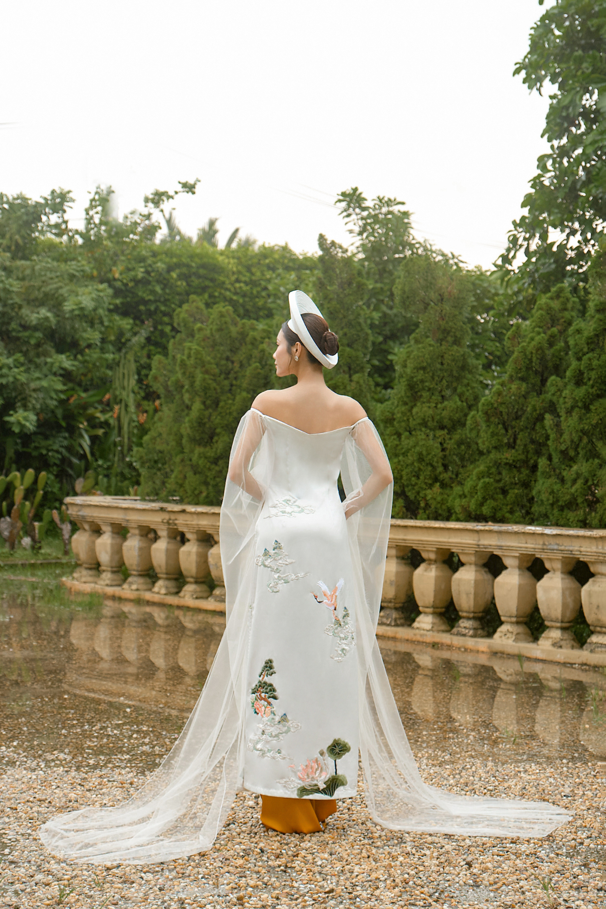 White Bridal Embroidery Ao Dai | Modern Vietnamese Bridal Dress (#ROYALINA)