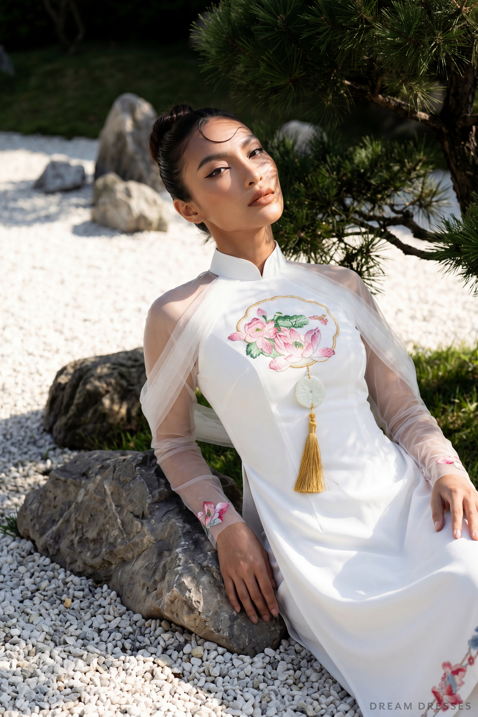 White Bridal Embroidery Ao Dai | Modern Vietnamese Bridal Dress (#REGINYA)
