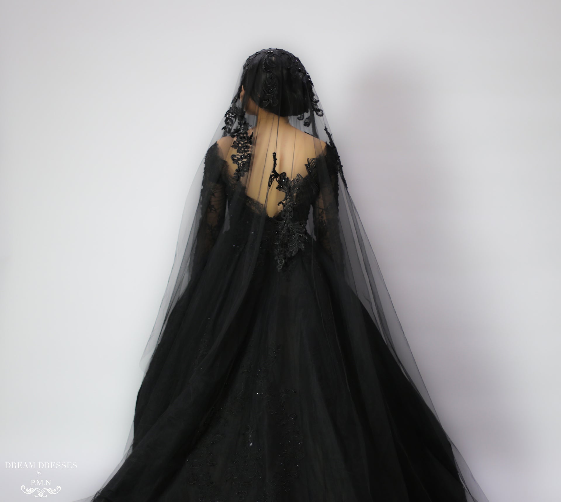 black wedding dress with veil Sexy Black Lace Appliques Sleeveless Tulle Backless Wedding Dresses with Veil Black / 6