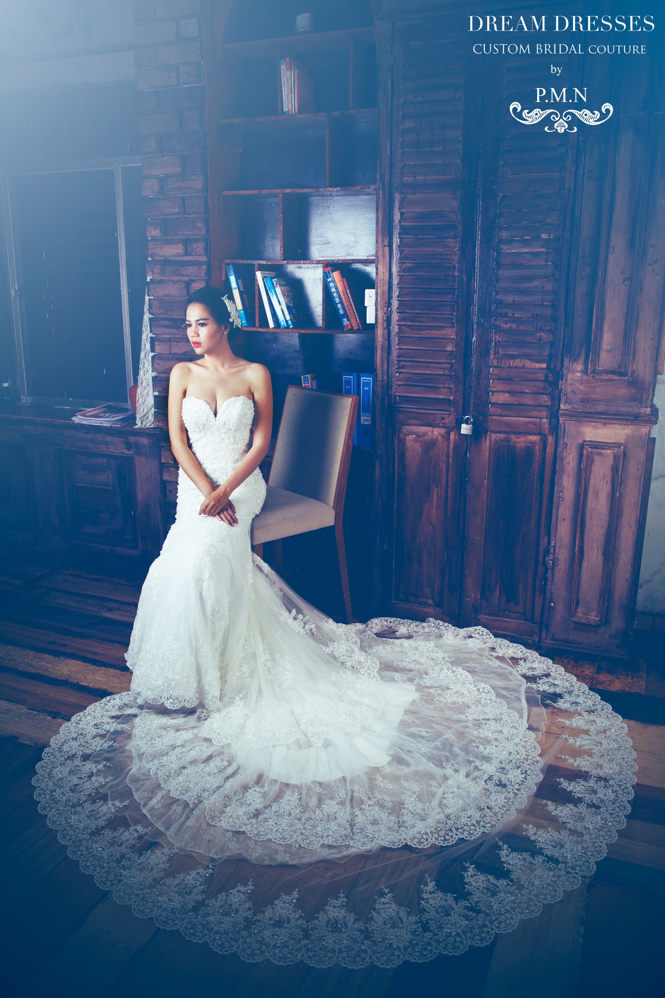 SAMPLE SALE/ Sweetheart Strapless Wedding Dress with Three Layer Long Train (# PB094)