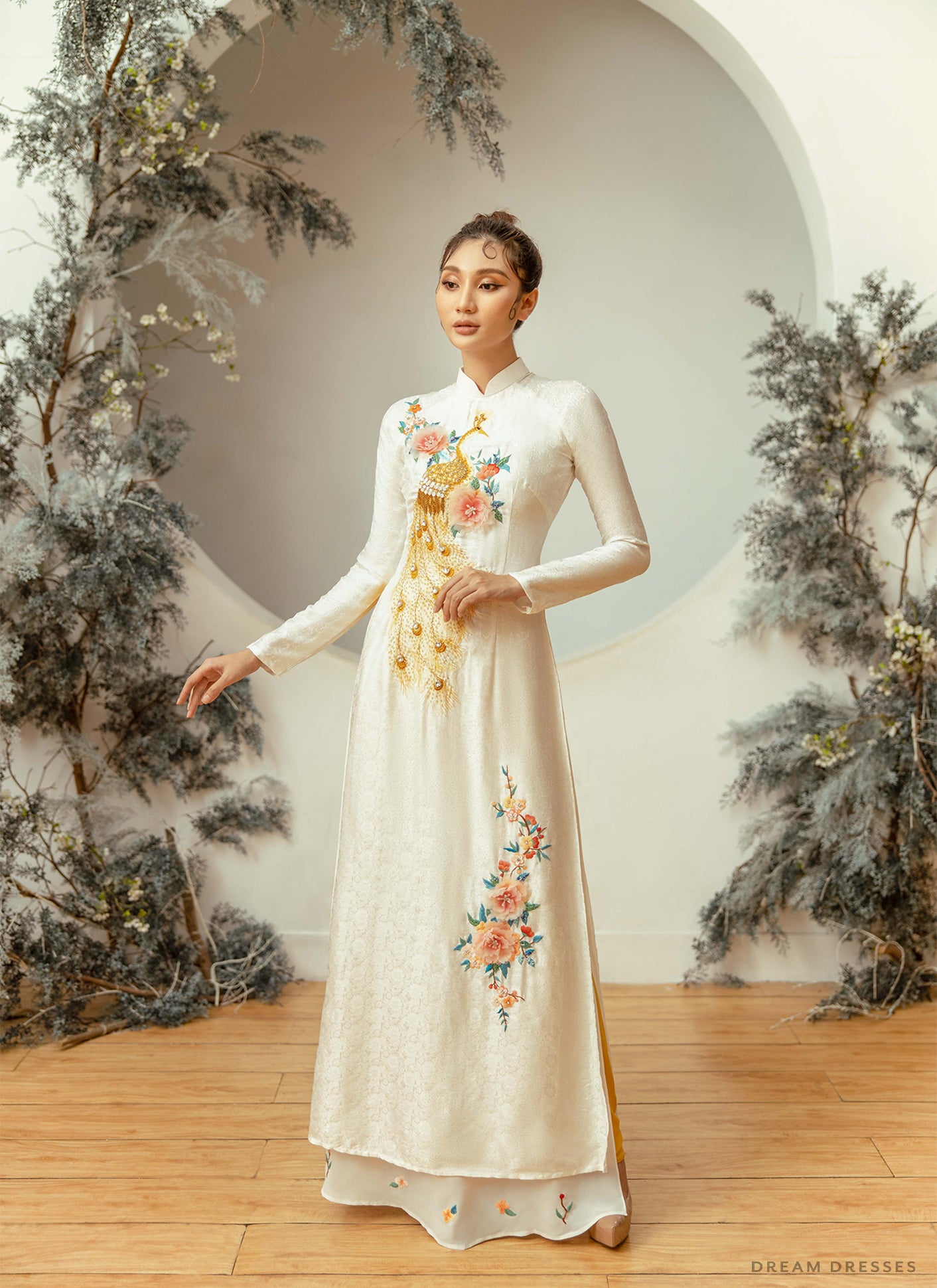 Red Ao Dai VietnameseTraditional Wedding Dress with Gold Embroidery and  Train 