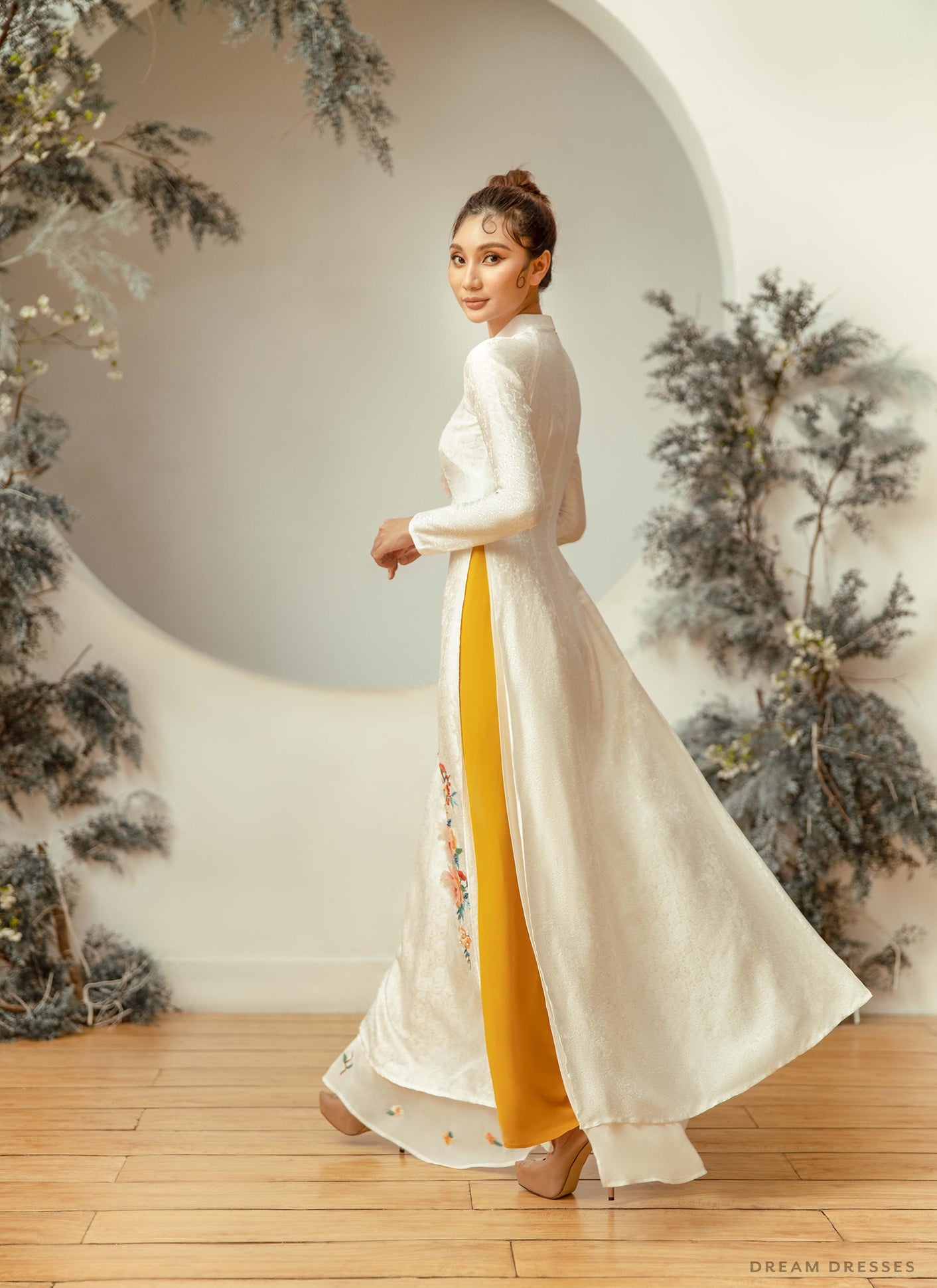 White And Gold Bridal Ao Dai | Vietnamese Traditional Bridal Dress (#PHOENIX) - Dream Dresses by P.M.N.