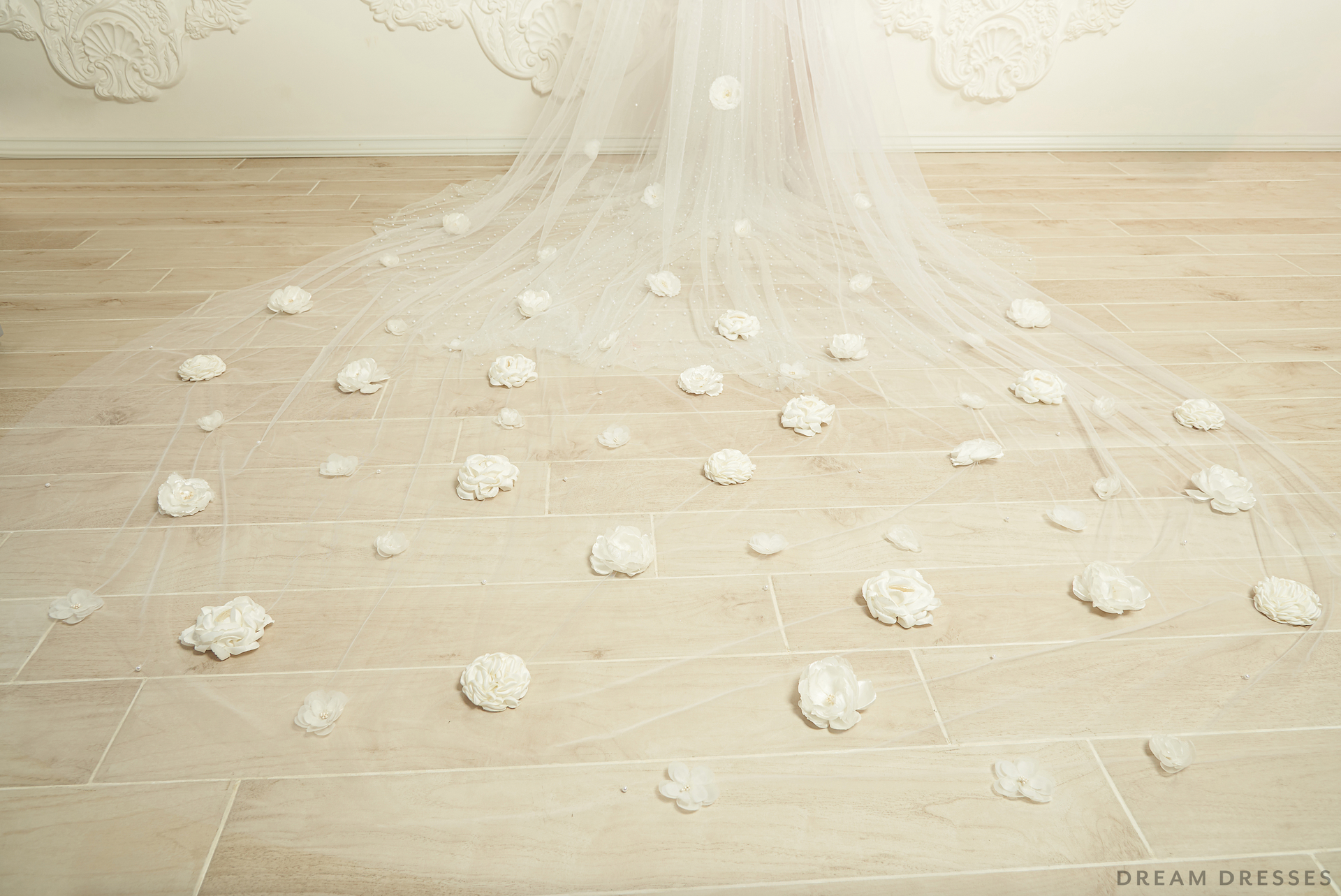 Cathedral Bridal Veil With Flowers (#Tahlia) - Dream Dresses by P.M.N.