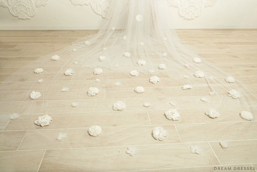 Cathedral Bridal Veil With Flowers (#Tahlia) - Dream Dresses by P.M.N.