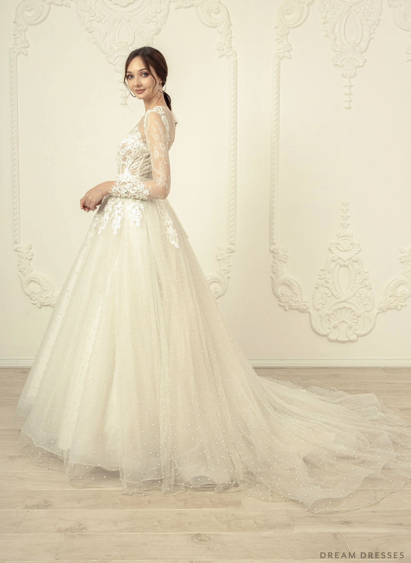 Long Sleeves Lace Wedding Dress (#Jolanda)