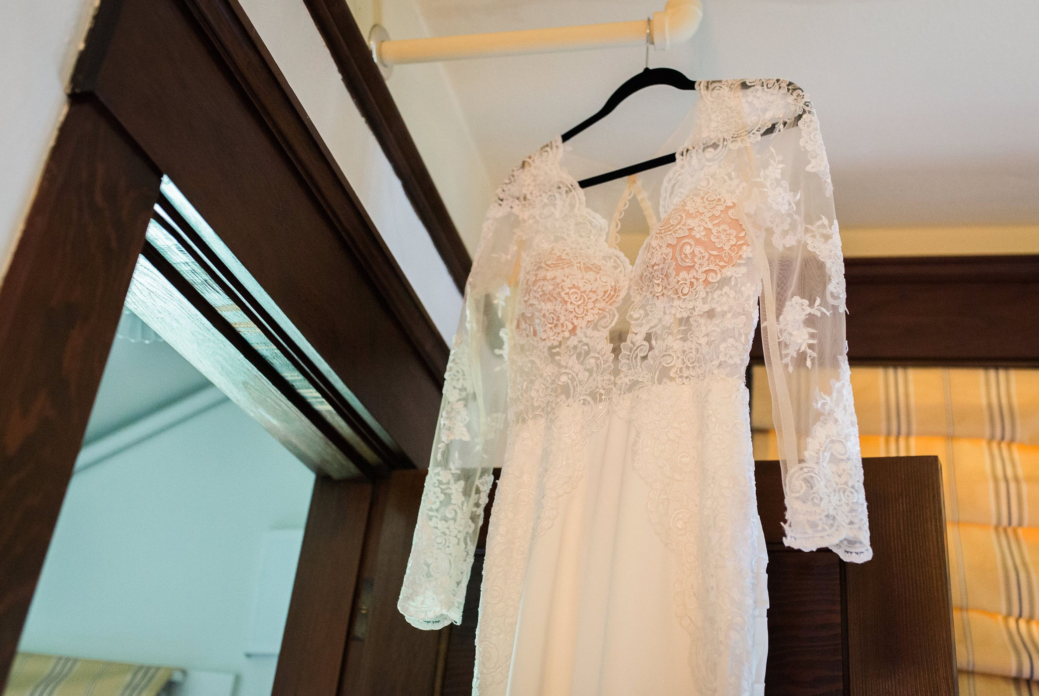 Long Sleeve Satin Wedding Dress (#Lindsey)