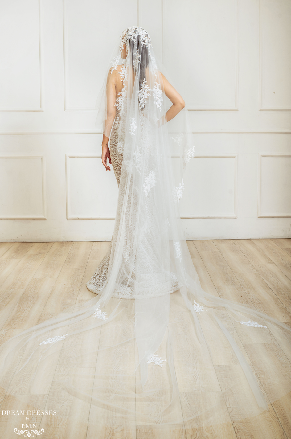 DreamDress By PMN Meliza Old Hollywood Glamour Wedding Veil Tulle Lace Applique Fully Hand-Applied Beaded | Size: Cathedral DreamDress By PMN Meliza Old Hollywood Glamour Wedding Veil Tulle Lace Applique Fully Hand-Applied Beaded | Size: Cathedral