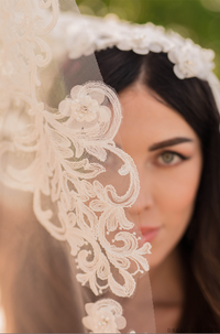Mantilla Lace Veil (#Tyana) - Dream Dresses by P.M.N.