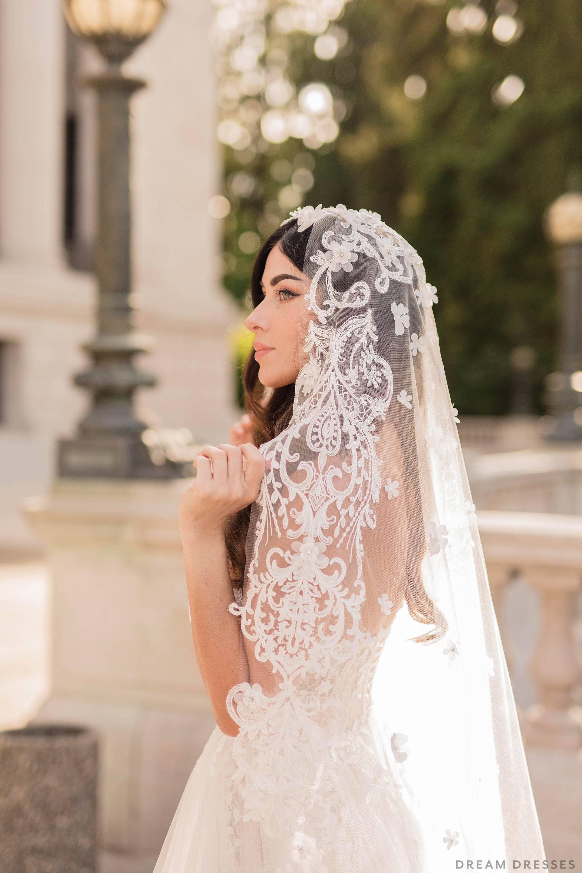 Mantilla Lace Veil (#Tyana) - Dream Dresses by P.M.N.