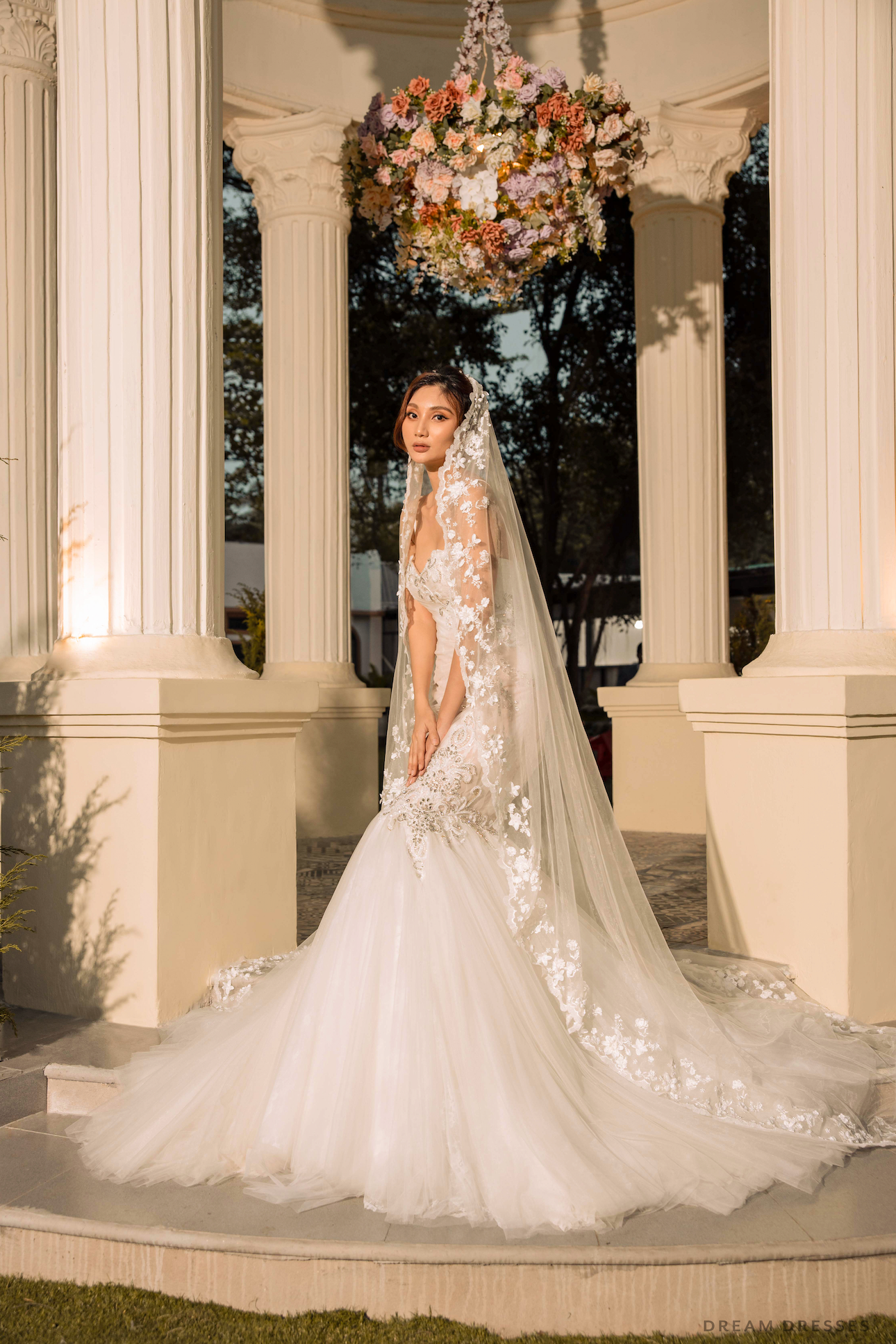 Cathedral Mantilla Floral Veil (#Lisanne) - Dream Dresses by P.M.N.