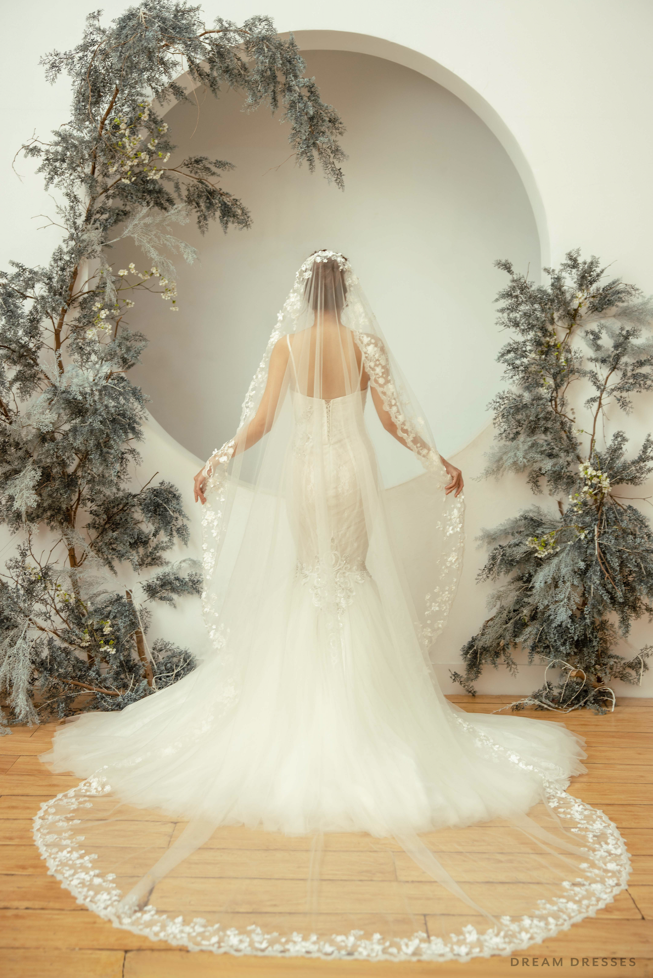 Cathedral Mantilla Floral Veil (#Lisanne) - Dream Dresses by P.M.N.
