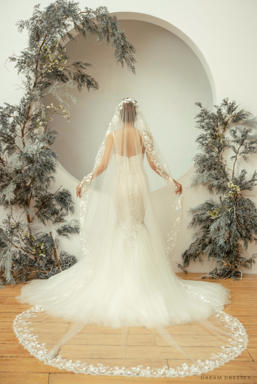 Cathedral Mantilla Floral Veil (#Lisanne) - Dream Dresses by P.M.N.