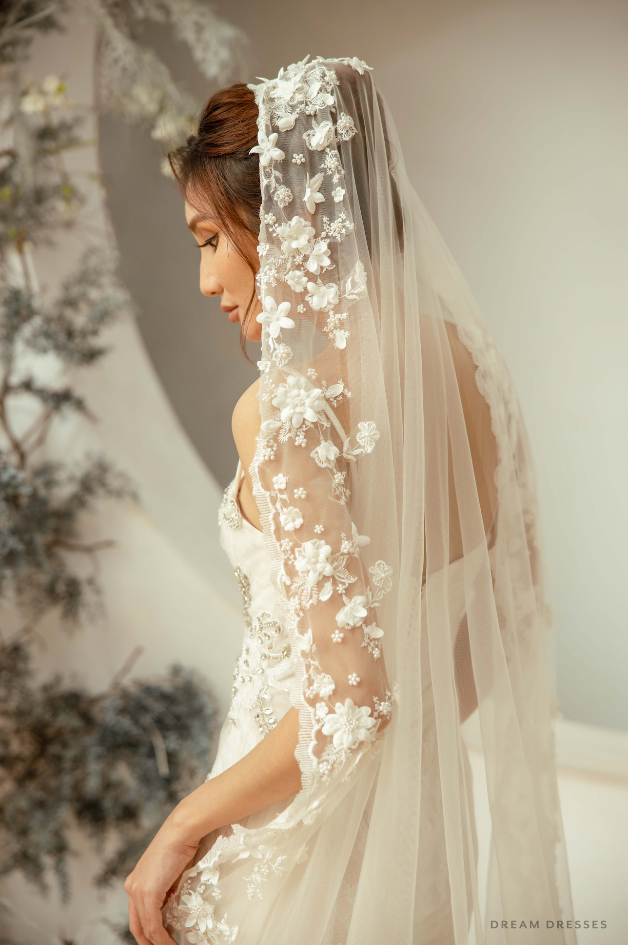 Cathedral Mantilla Floral Veil (#Lisanne) - Dream Dresses by P.M.N.