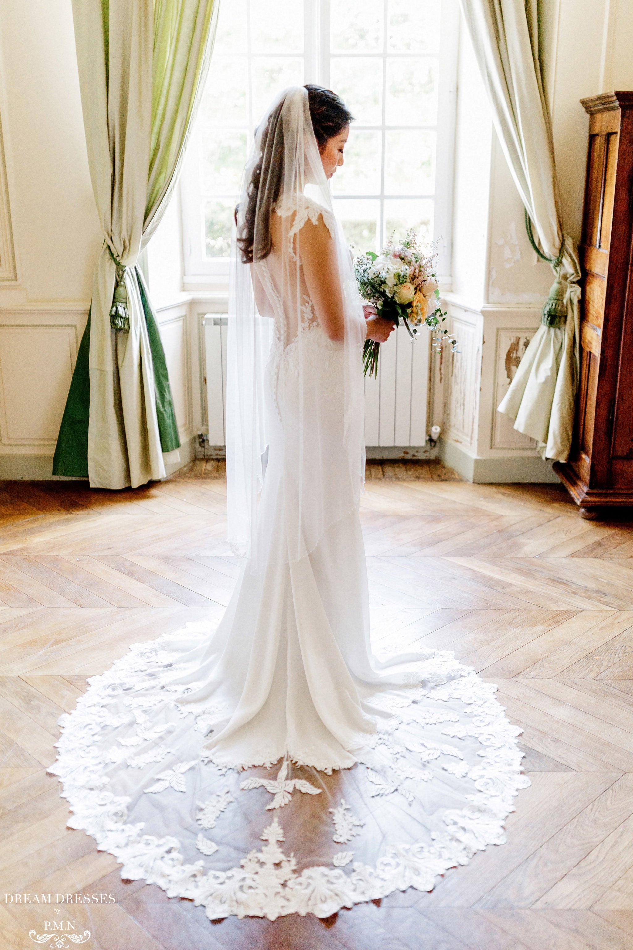 DreamDress By PMN Joli Waltz Wedding Veil Elegant Waltz Soft Tulle Intricate Lace Applique | Size: Cathedral DreamDress By PMN Joli Waltz Wedding Veil Elegant Waltz Soft Tulle Intricate Lace Applique | Size: Cathedral