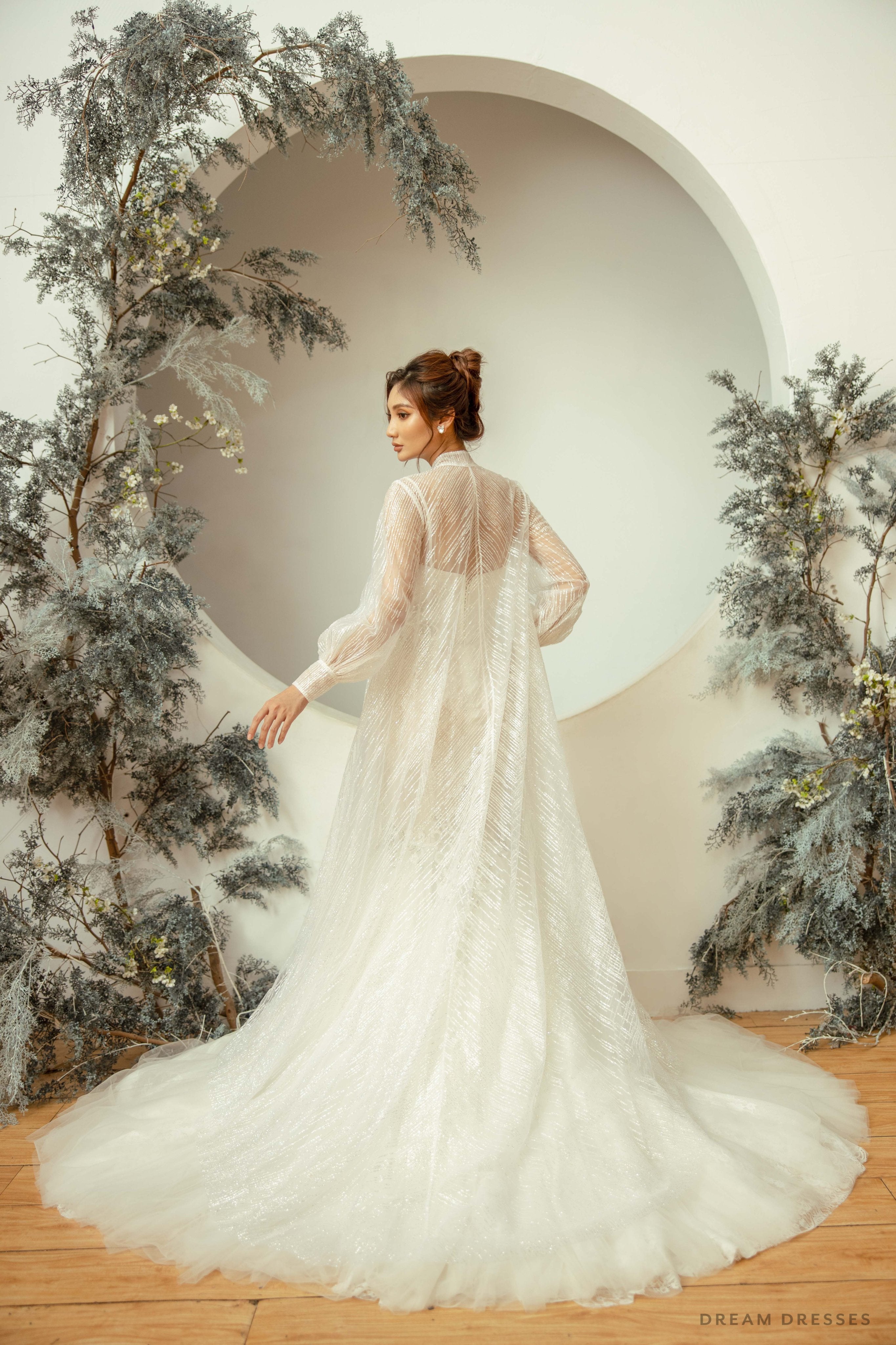 DreamDress By PMN Carlla Wedding Cape Glittery Tulle Long Sleeves | Size: 14 | Cathedral Length DreamDress By PMN Carlla Wedding Cape Glittery Tulle Long Sleeves | Size: 14 | Cathedral Length